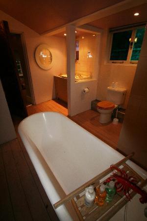 Standard Double Room - Photo 8