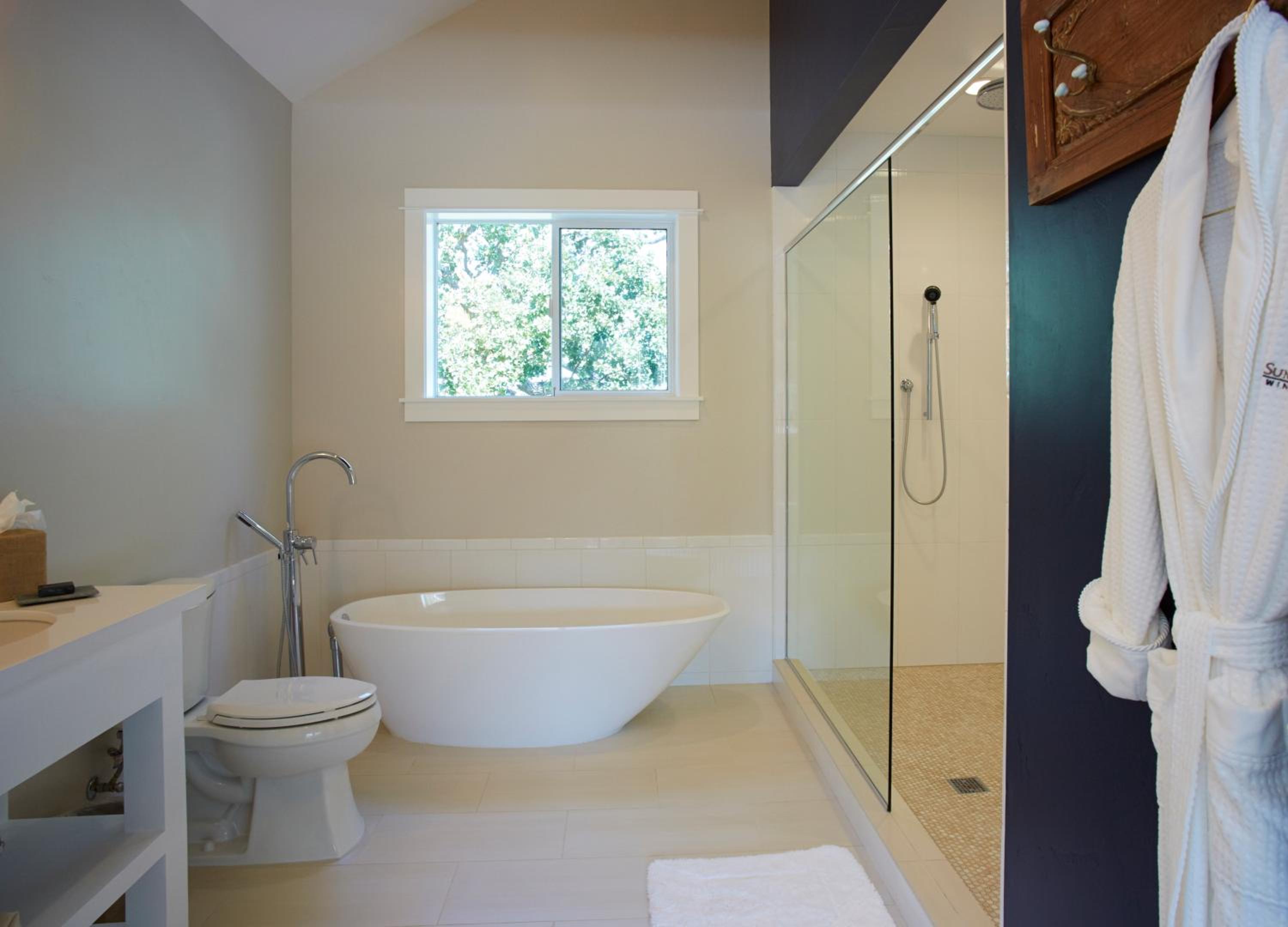 Superior King Suite photo 3