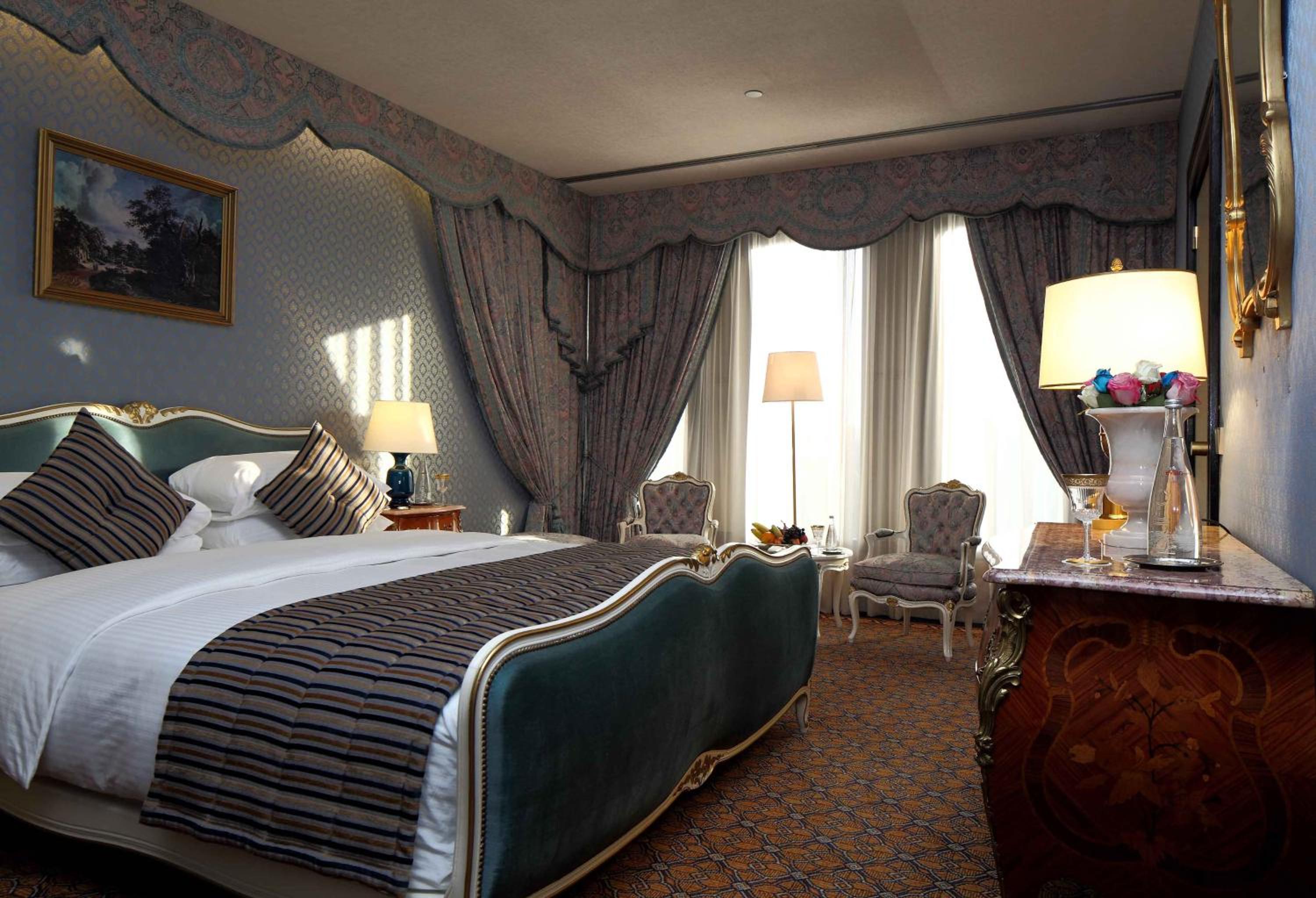 Royal Suite - Smoking thumbnail 5