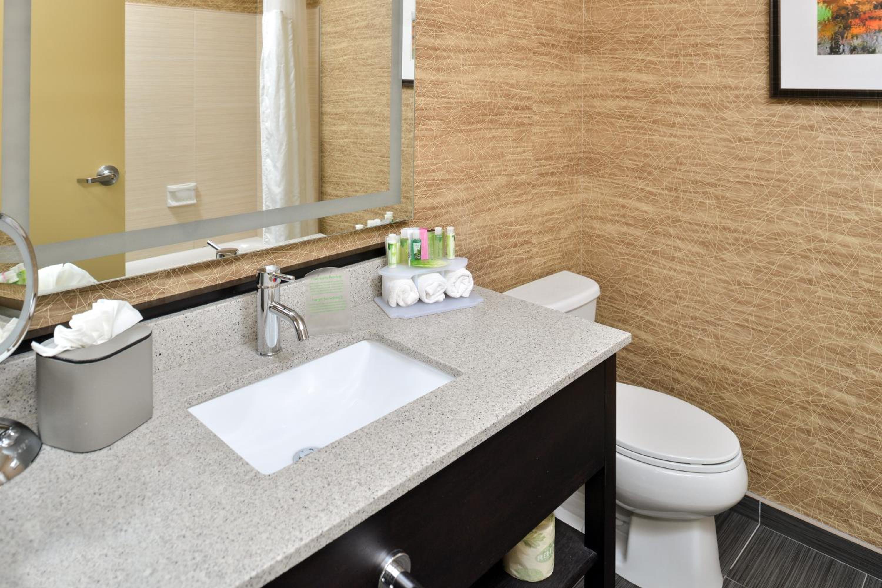 Suite with Two Queen Beds photo 3