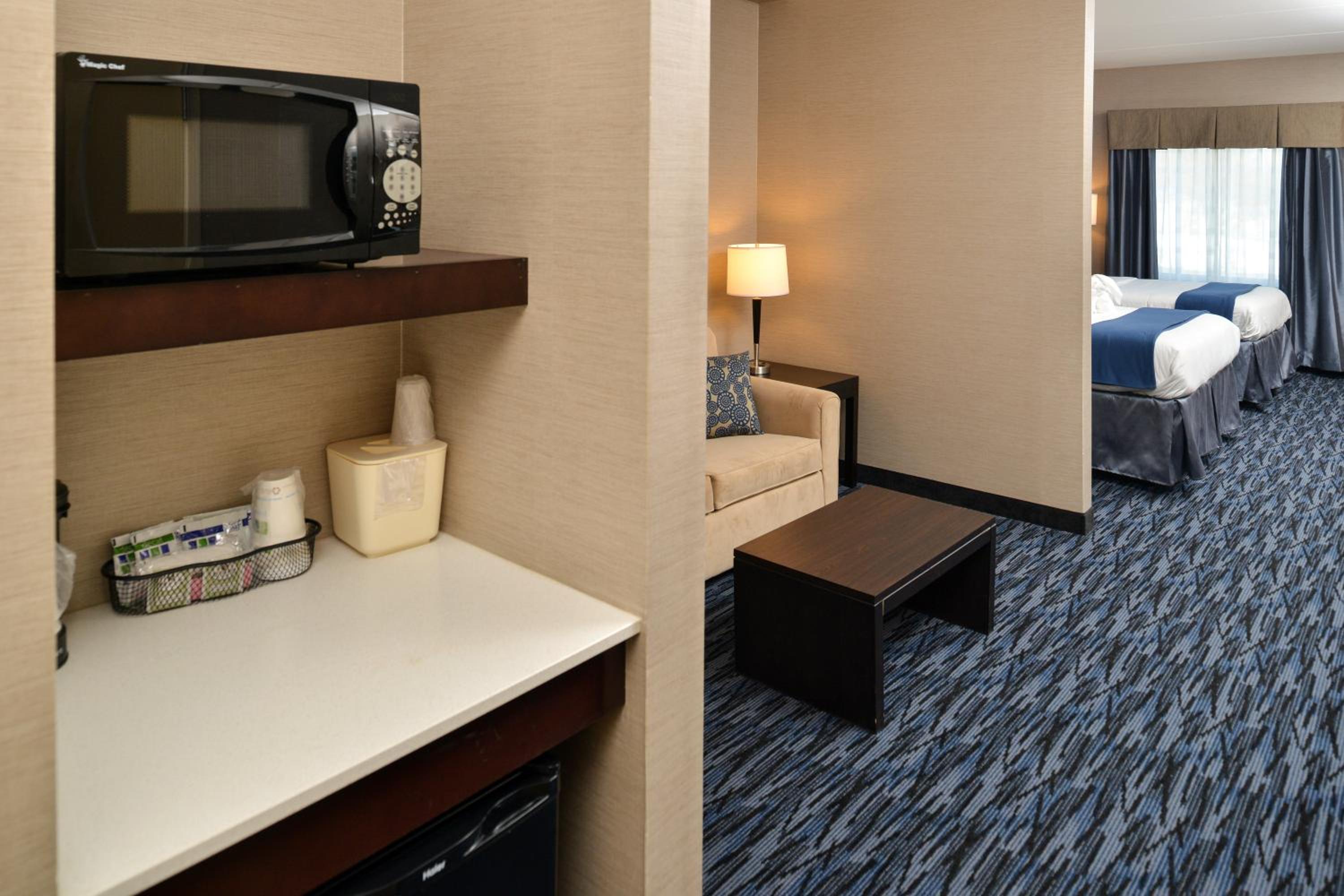 Suite with Two Queen Beds photo 2