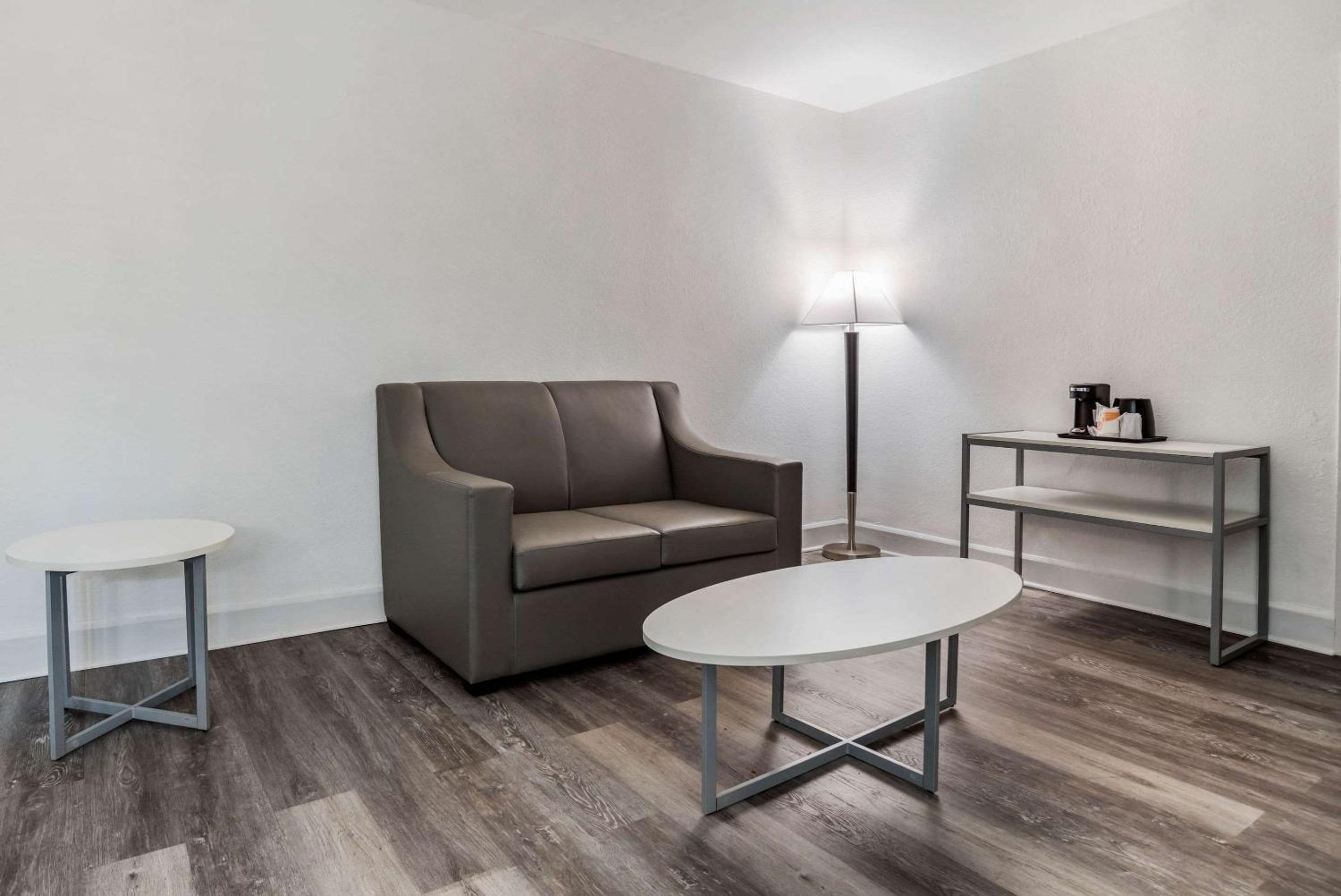 Suite with Two Double Beds - Non-Smoking - Photo 1