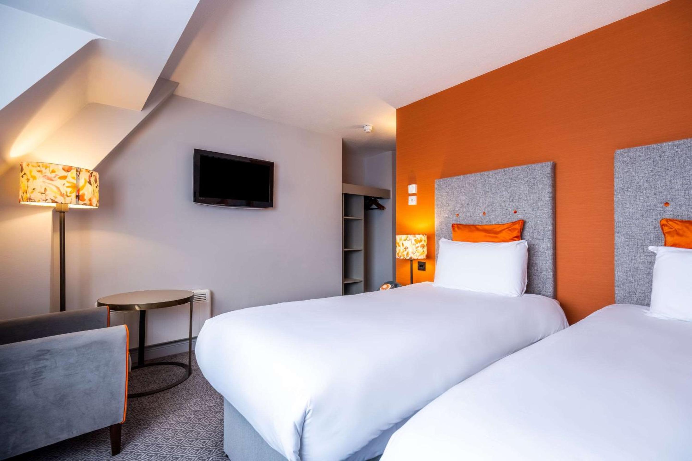 Twin Room - Non-Smoking - Photo 3