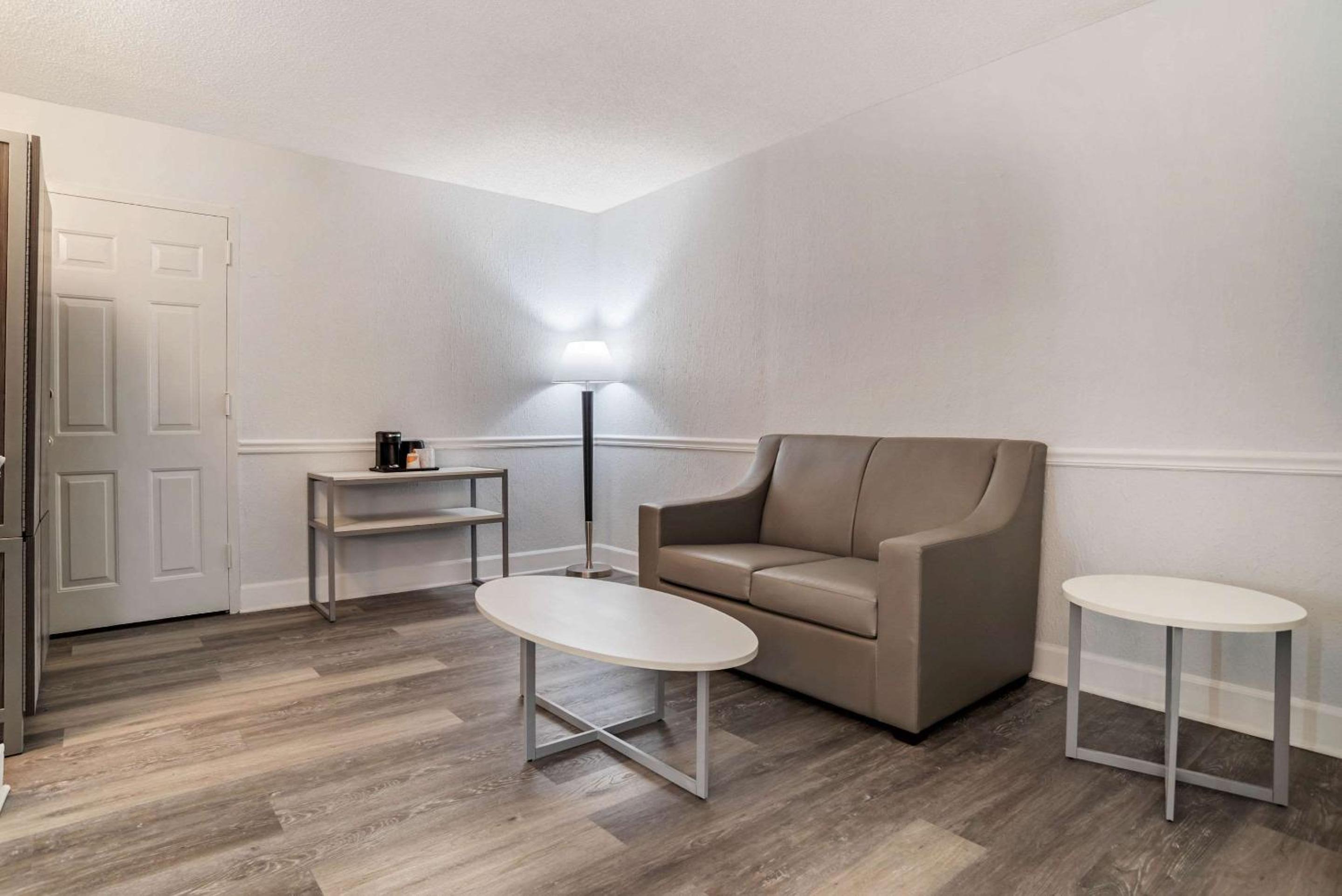 Suite with Two Double Beds - Non-Smoking - Photo 2