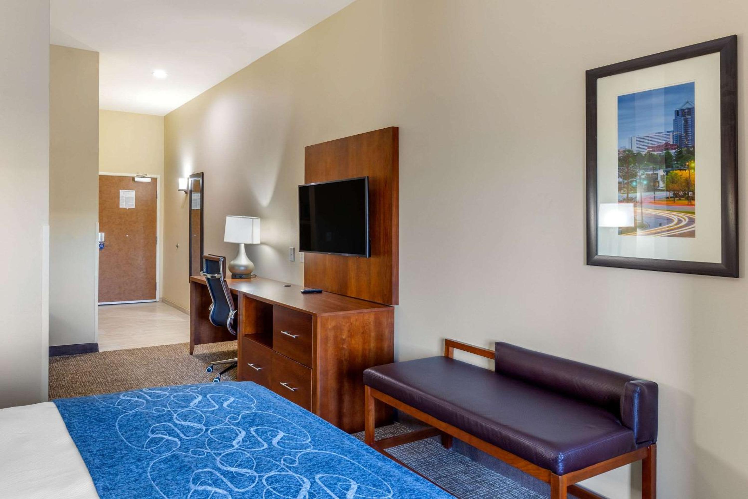 King Room - Non-Smoking - Photo 8