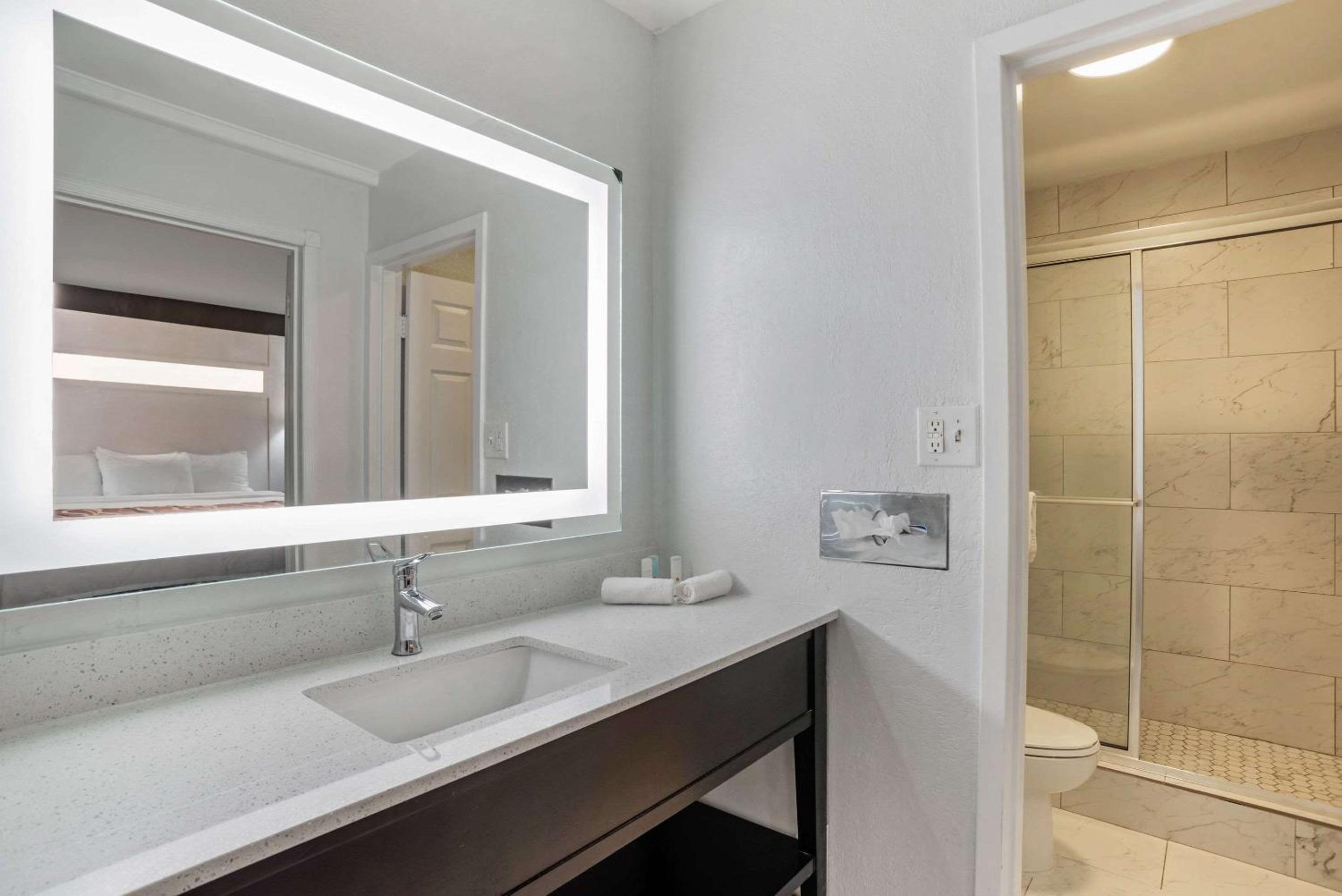 Suite with Two Double Beds - Non-Smoking - Photo 3
