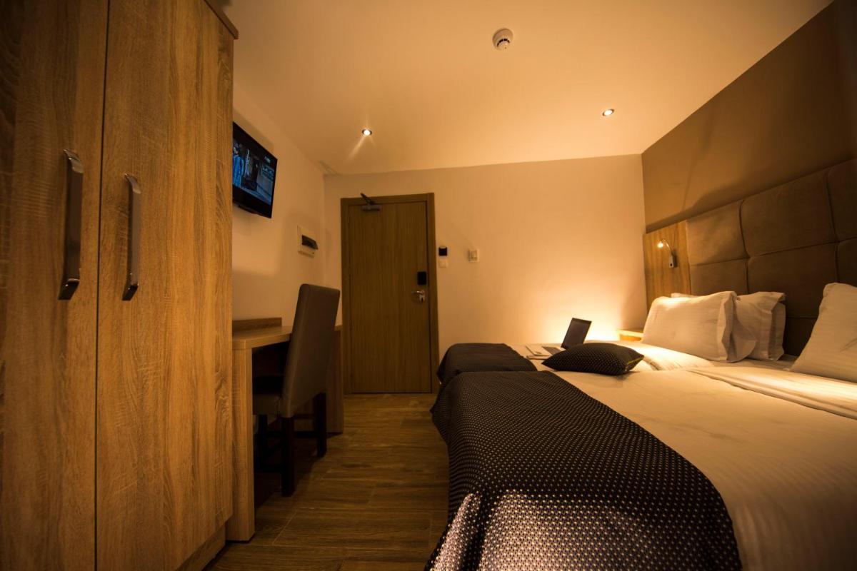 Small Double or Twin Room photo 2