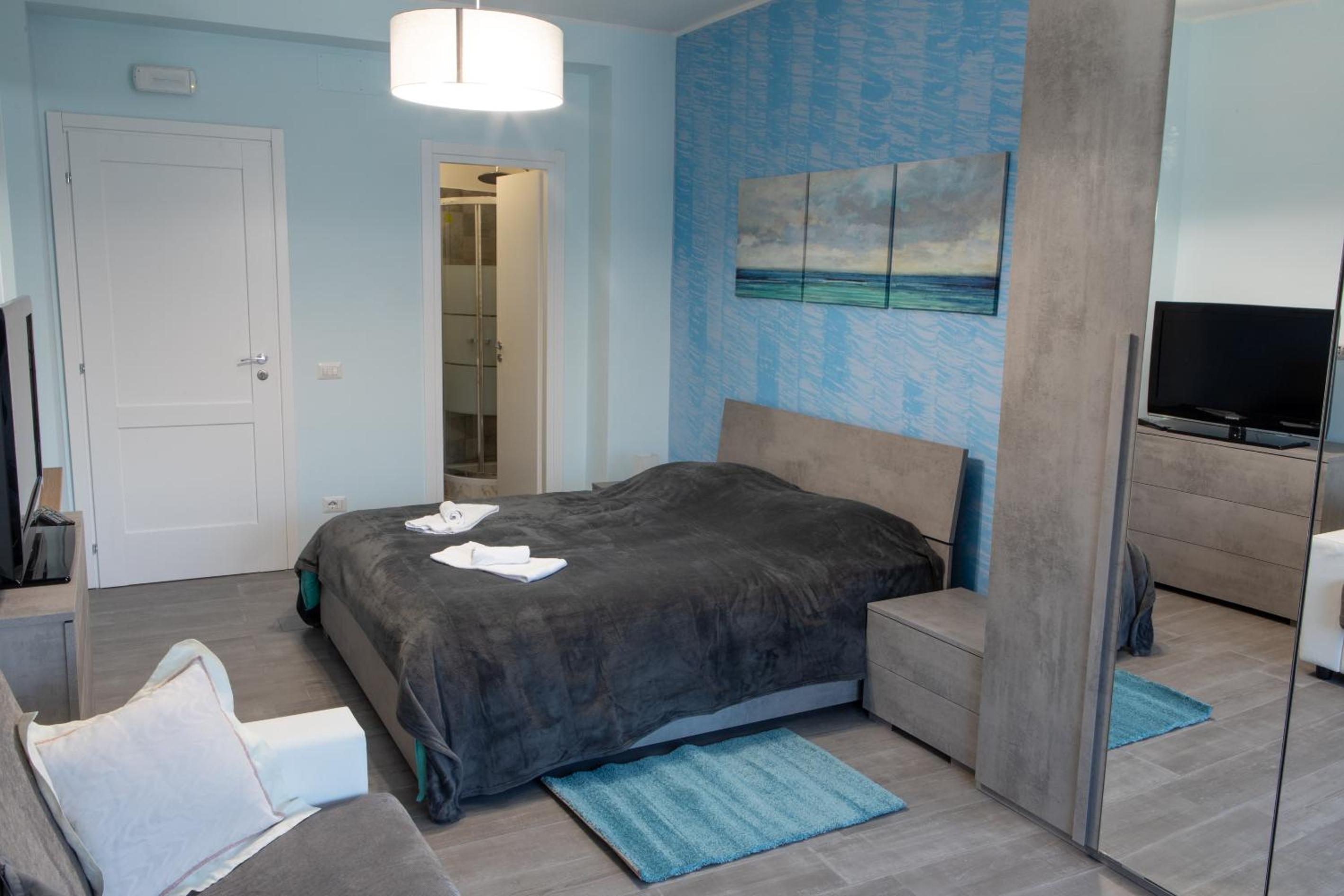 Quadruple Room with Private Bathroom