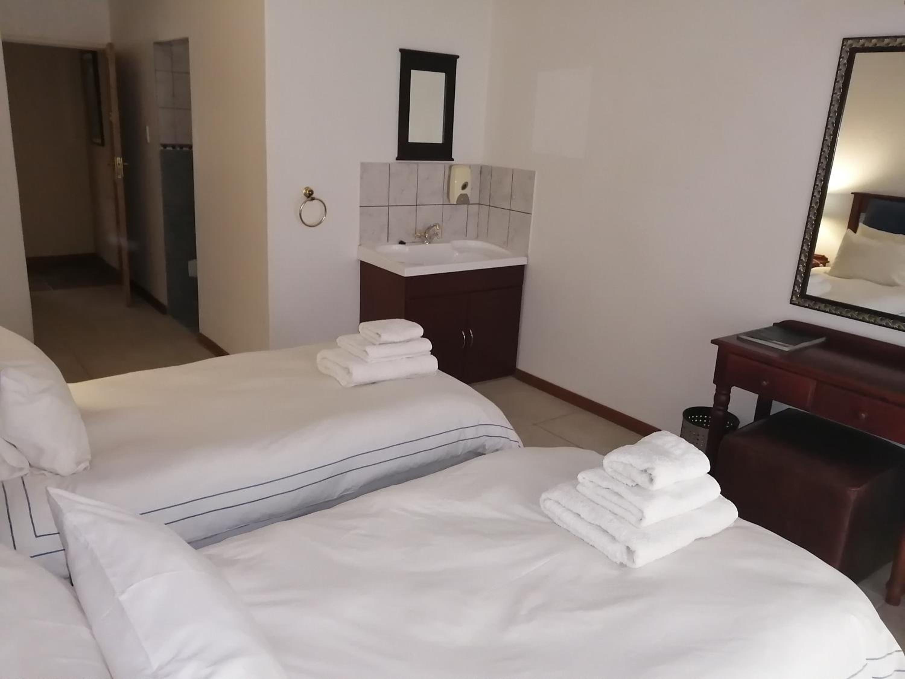 Standard Twin Room - Photo 1