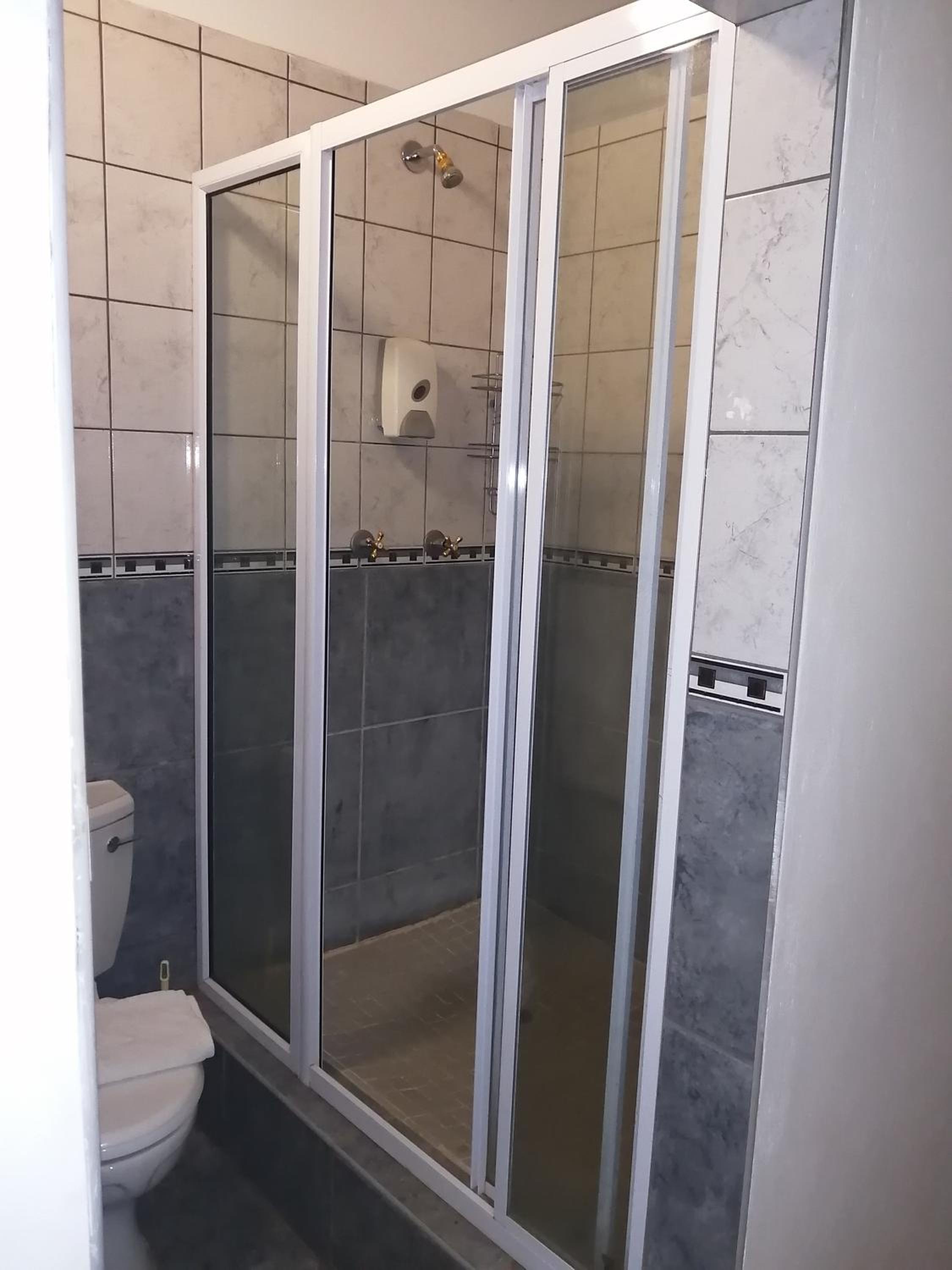 Standard Twin Room - Photo 2
