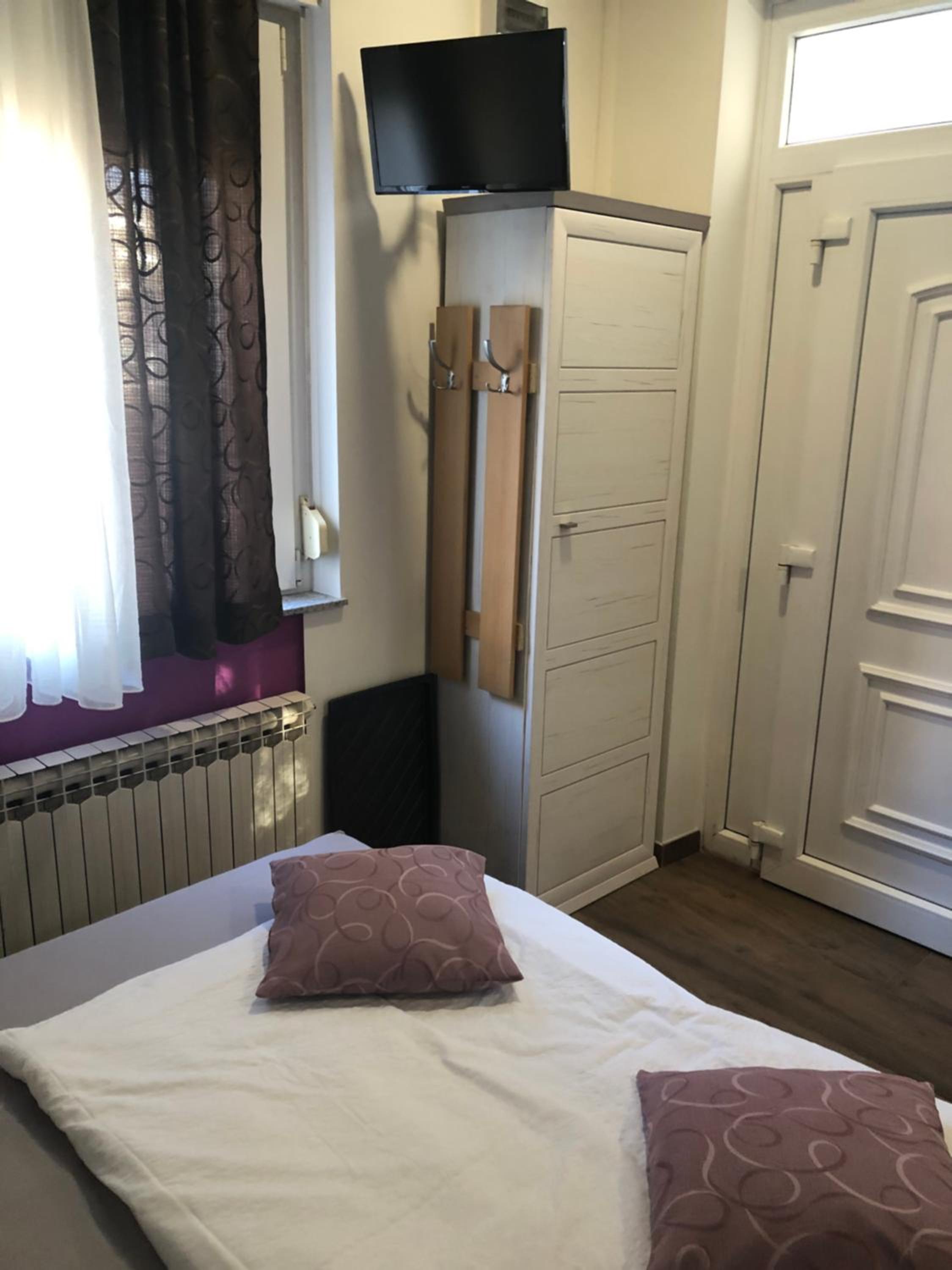 Deluxe Double or Twin Room - Photo 4