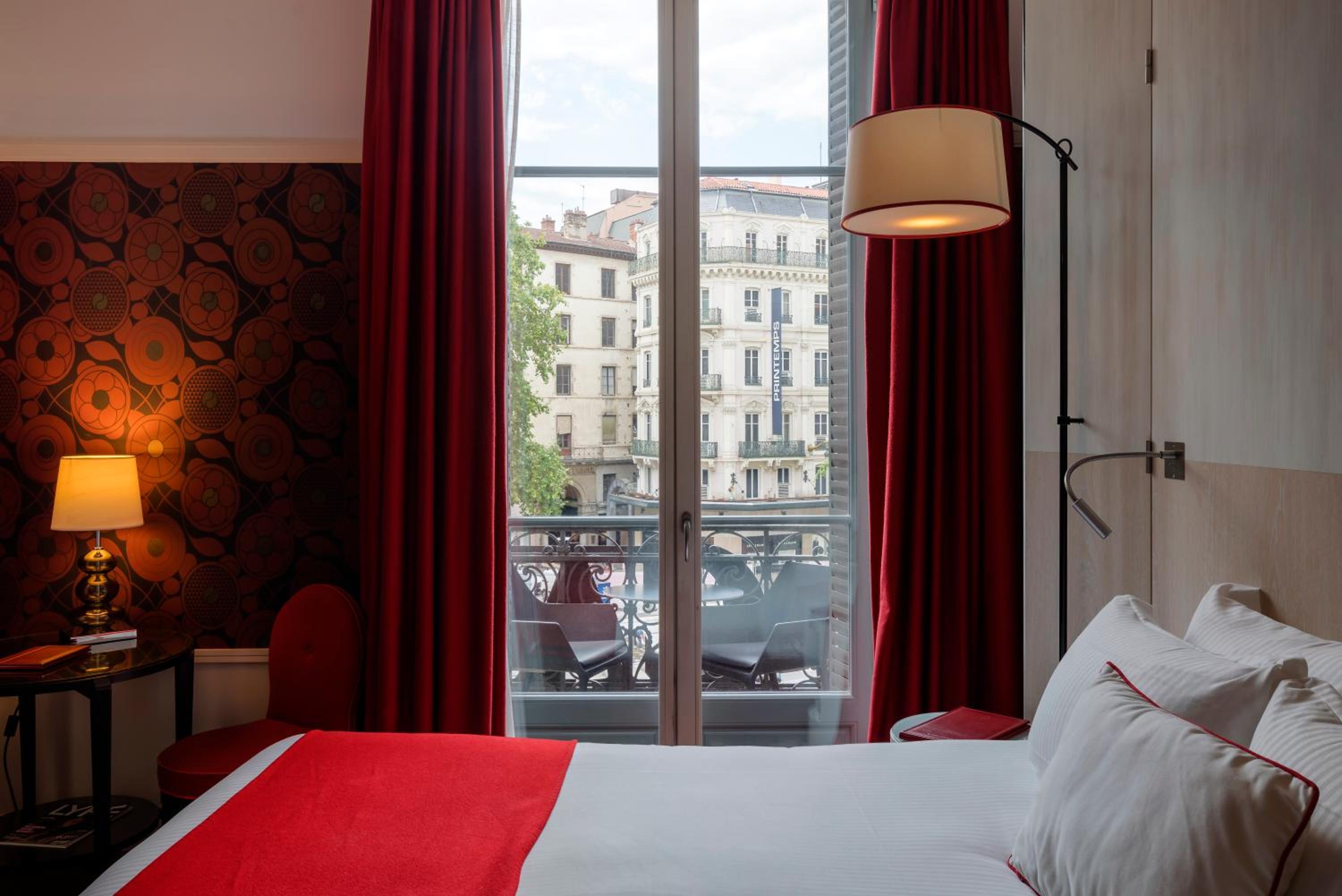 Standard Double Room - Photo 9