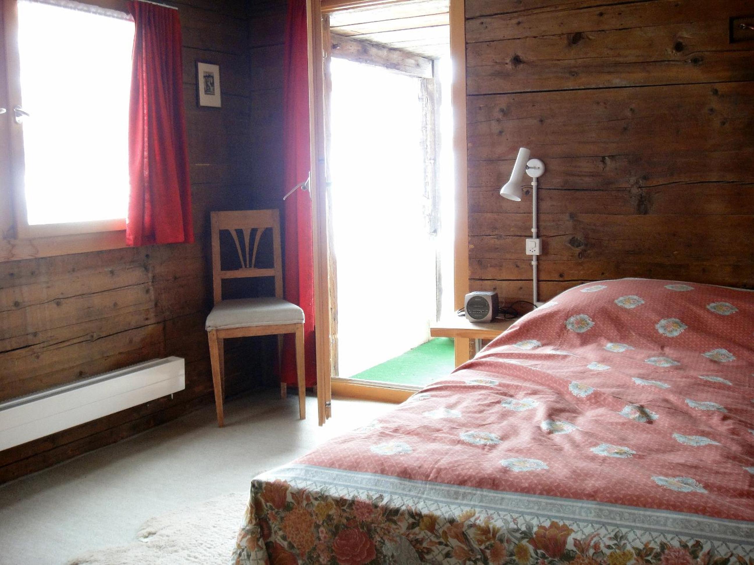 Three-Bedroom House photo 3