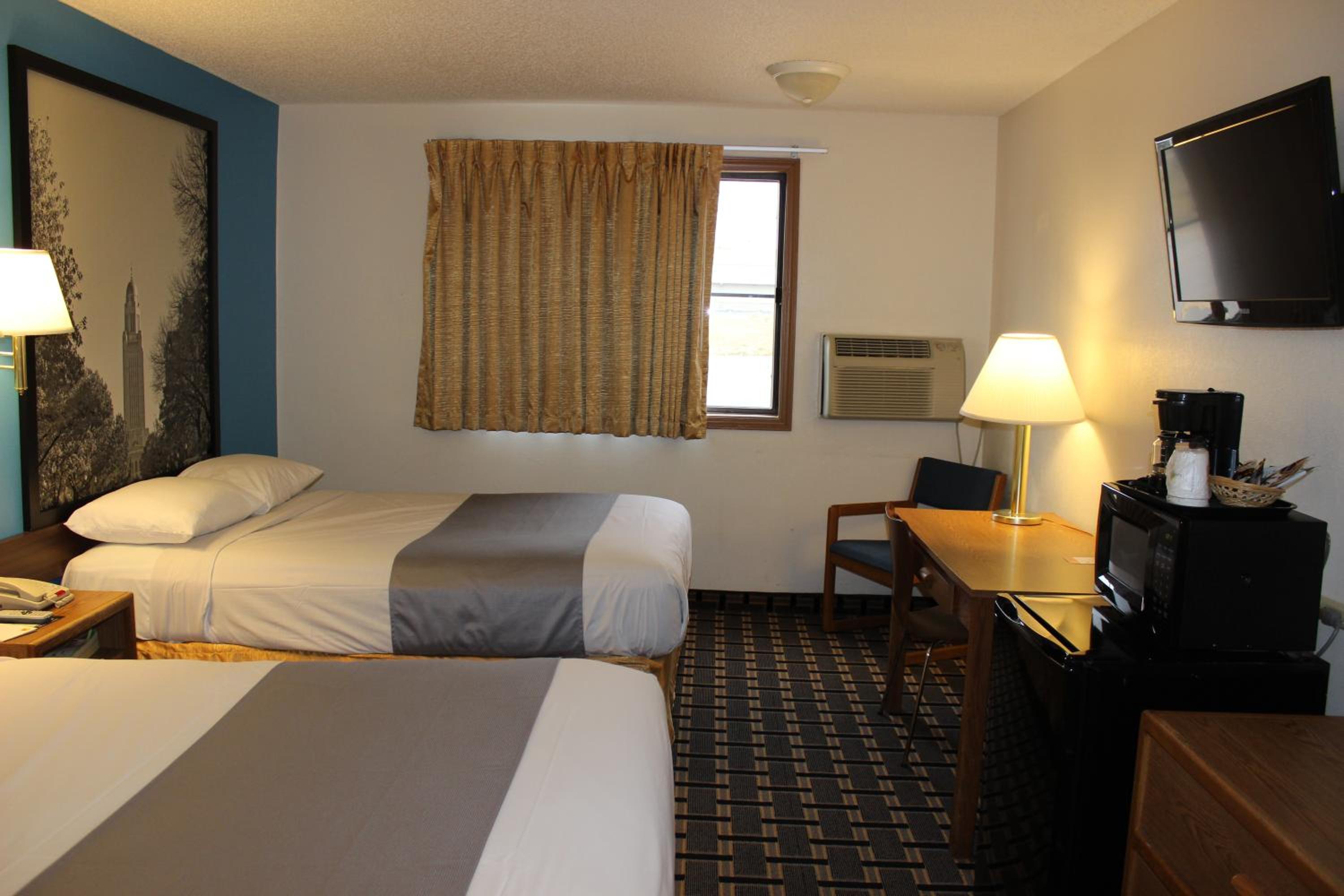 Double Room with Two Double Beds - Non-Smoking - Photo 2