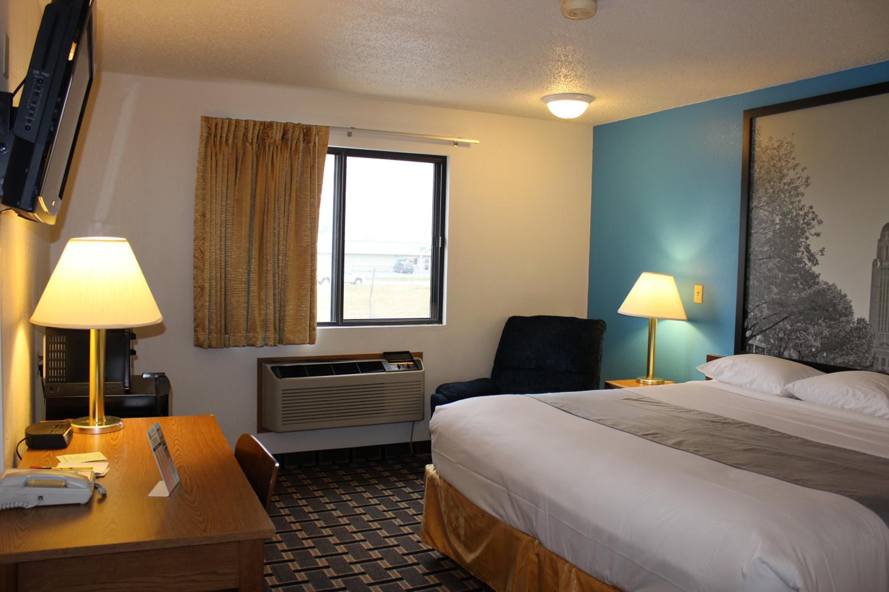 Queen Room - Non-Smoking - Photo 4