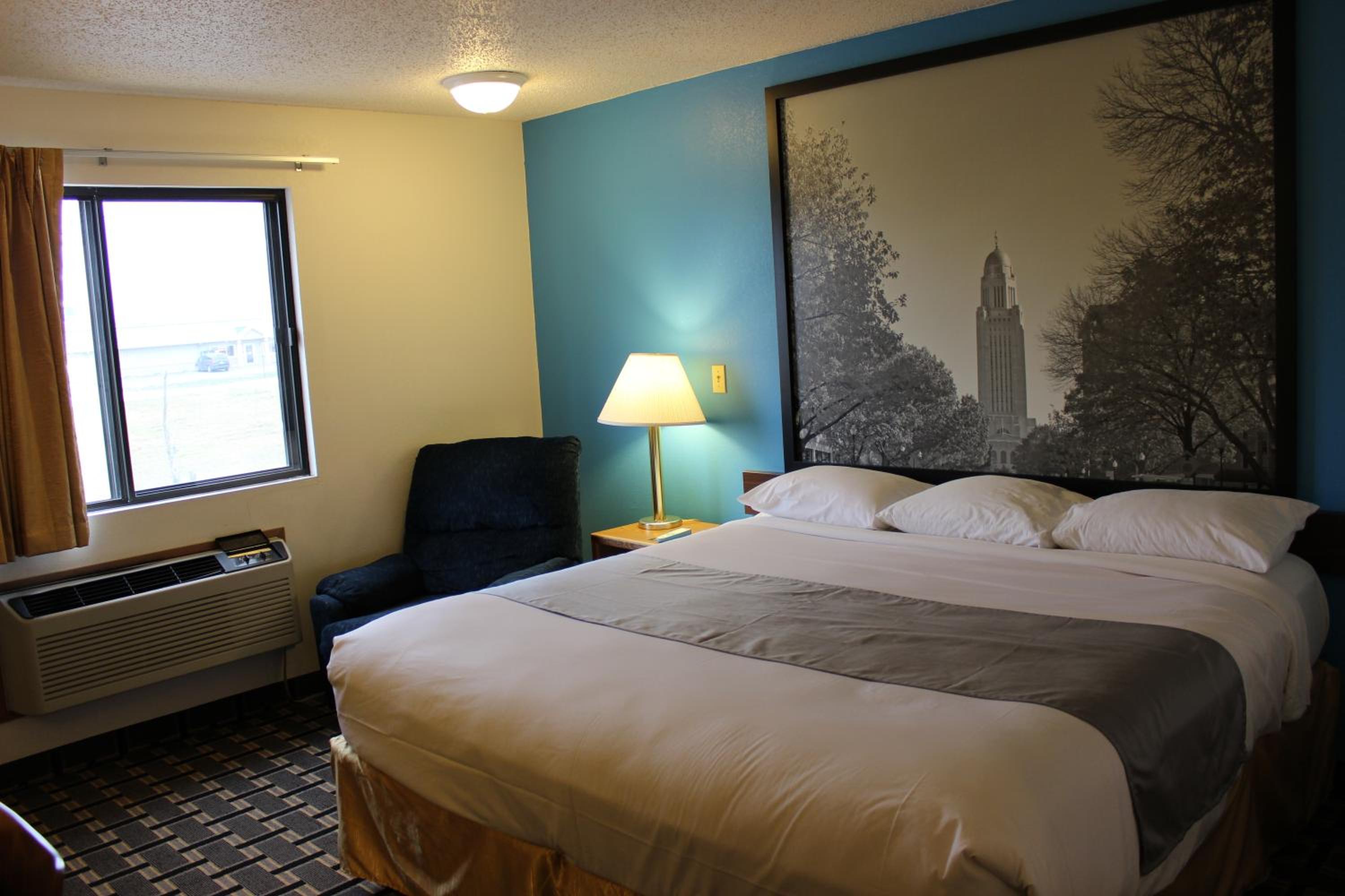 King Room - Non-Smoking - Photo 1