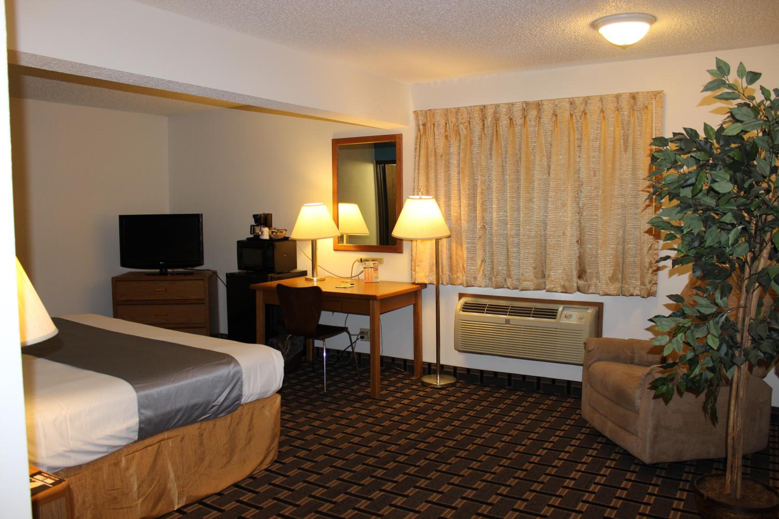 King Room - Non-Smoking - Photo 4