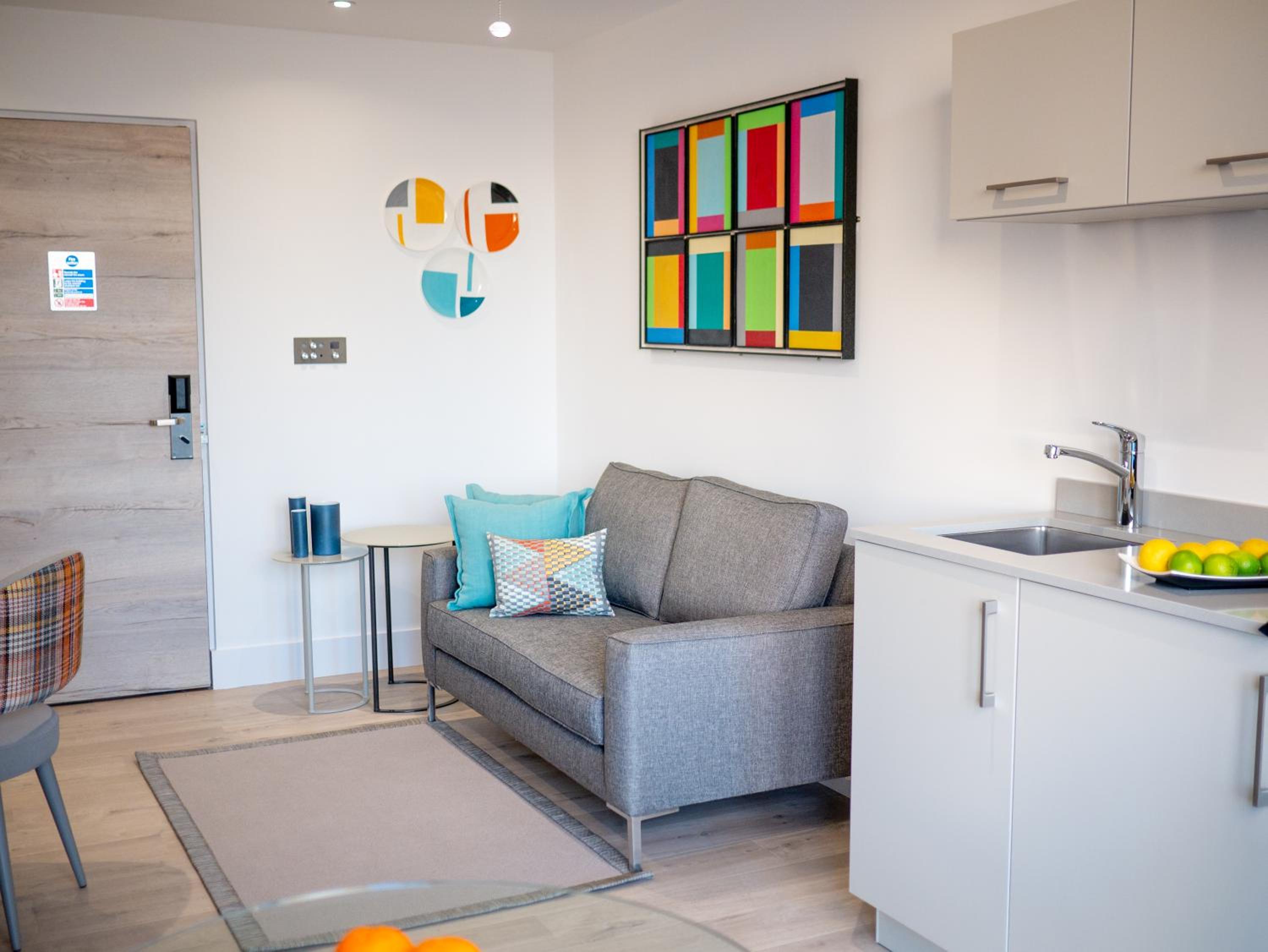 Studio Suite - Photo 2