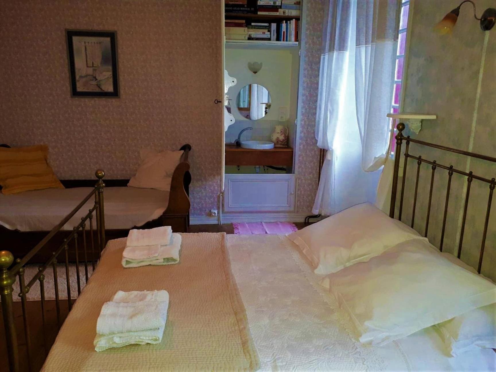 Double Room - Photo 1