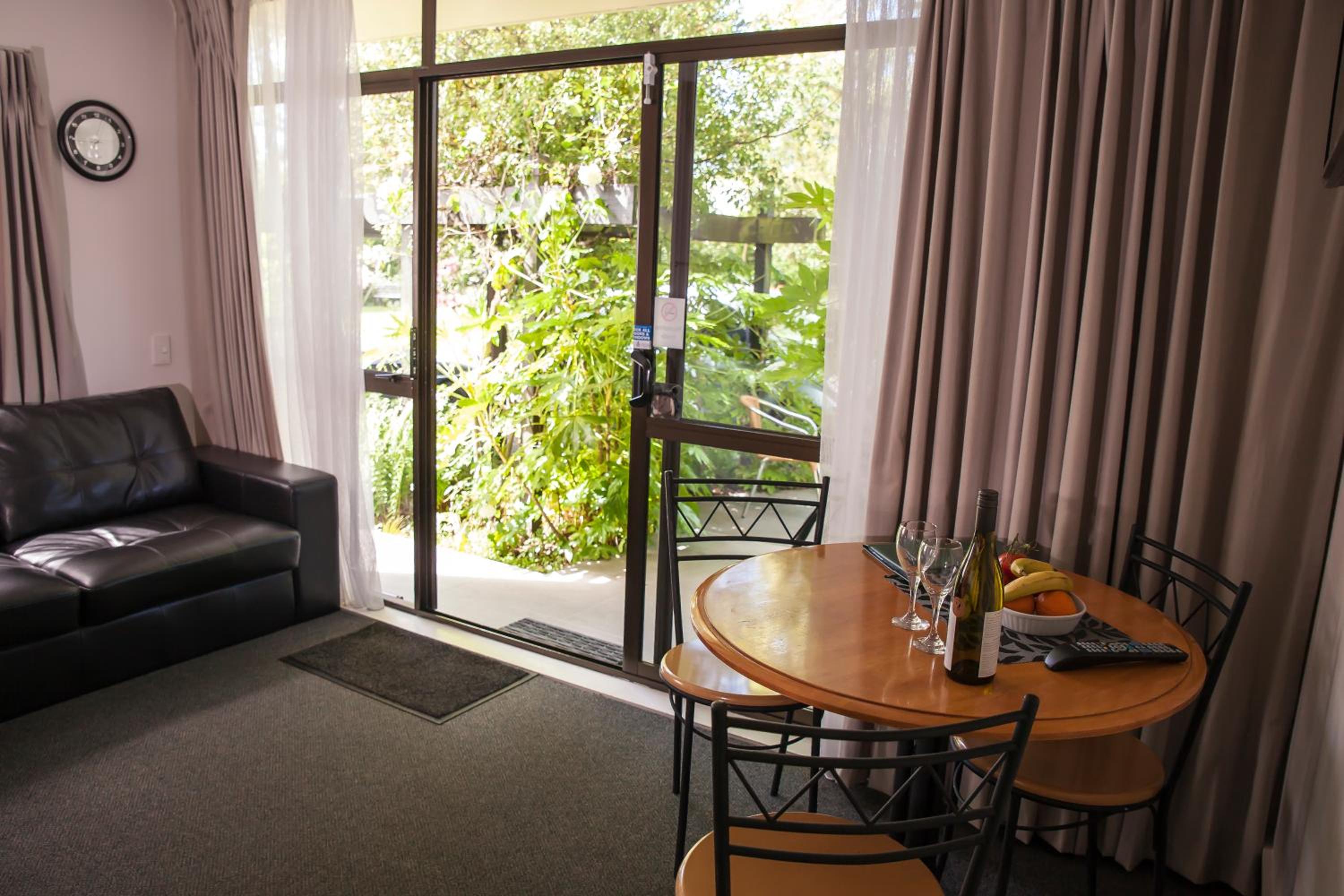One-Bedroom Twin Apartment - Photo 6