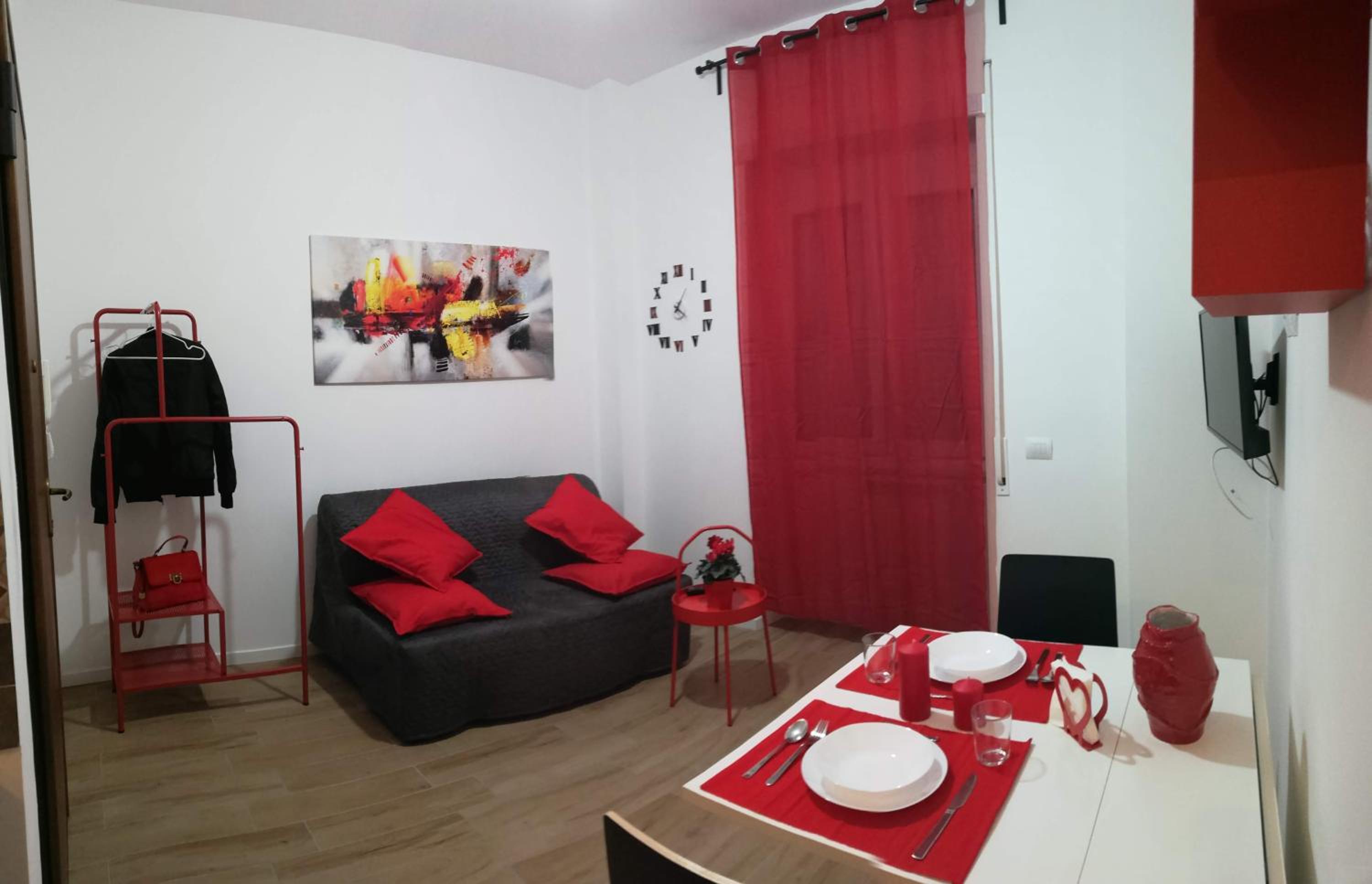 One-Bedroom Apartment photo 1