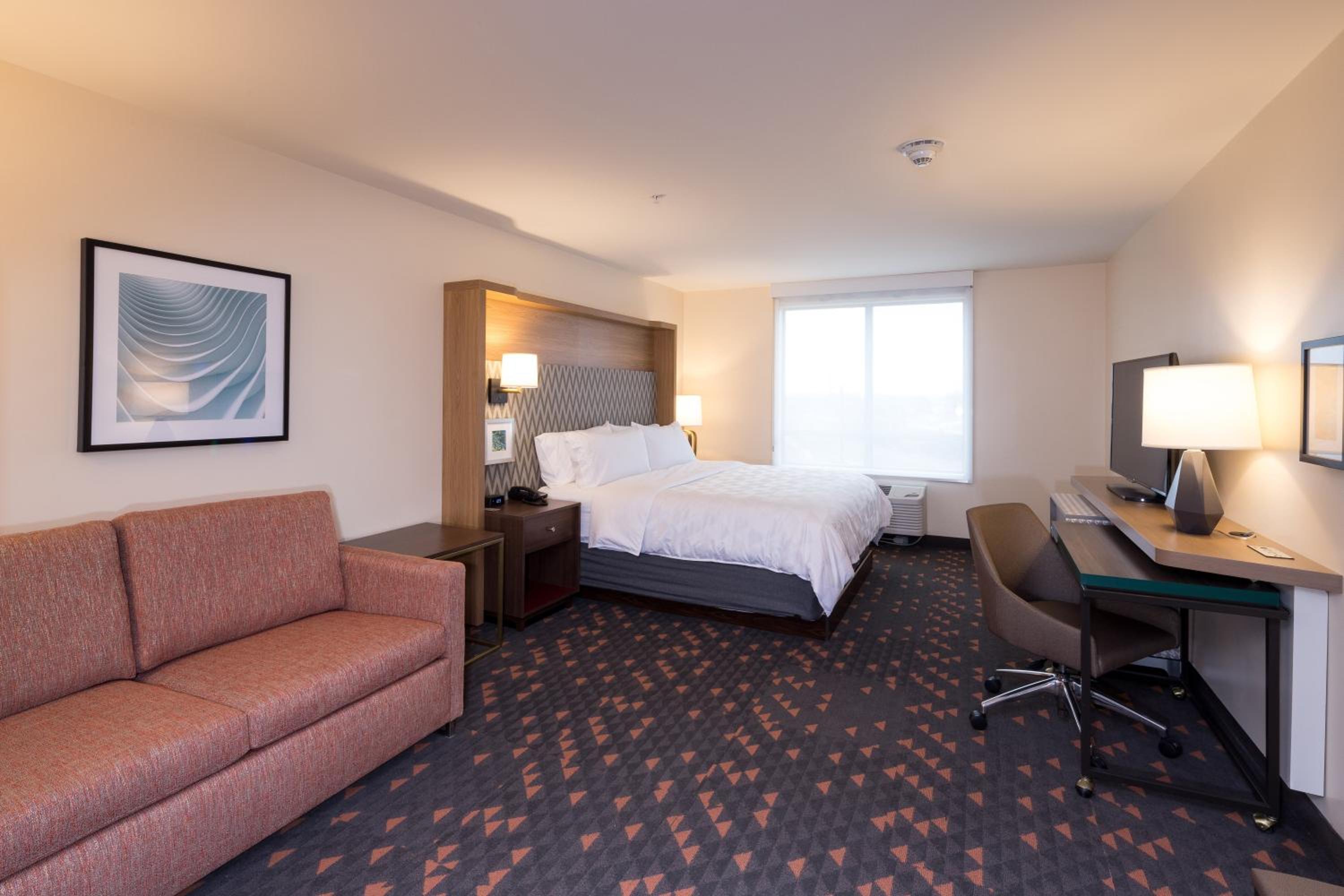 King Room with Sofa Bed - Non-Smoking - Photo 4
