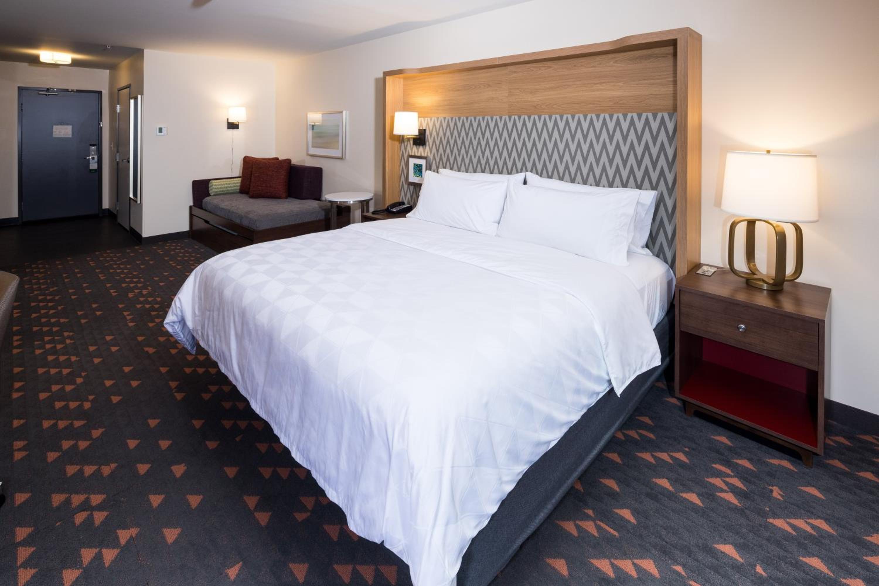 King Room with Trundle Bed - Non-Smoking - Photo 2