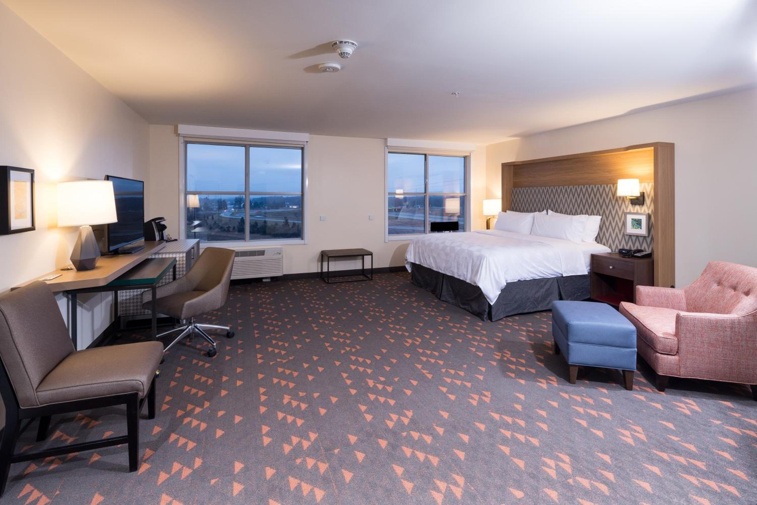 King Room - Hearing Accessible/Non-Smoking  - Photo 3