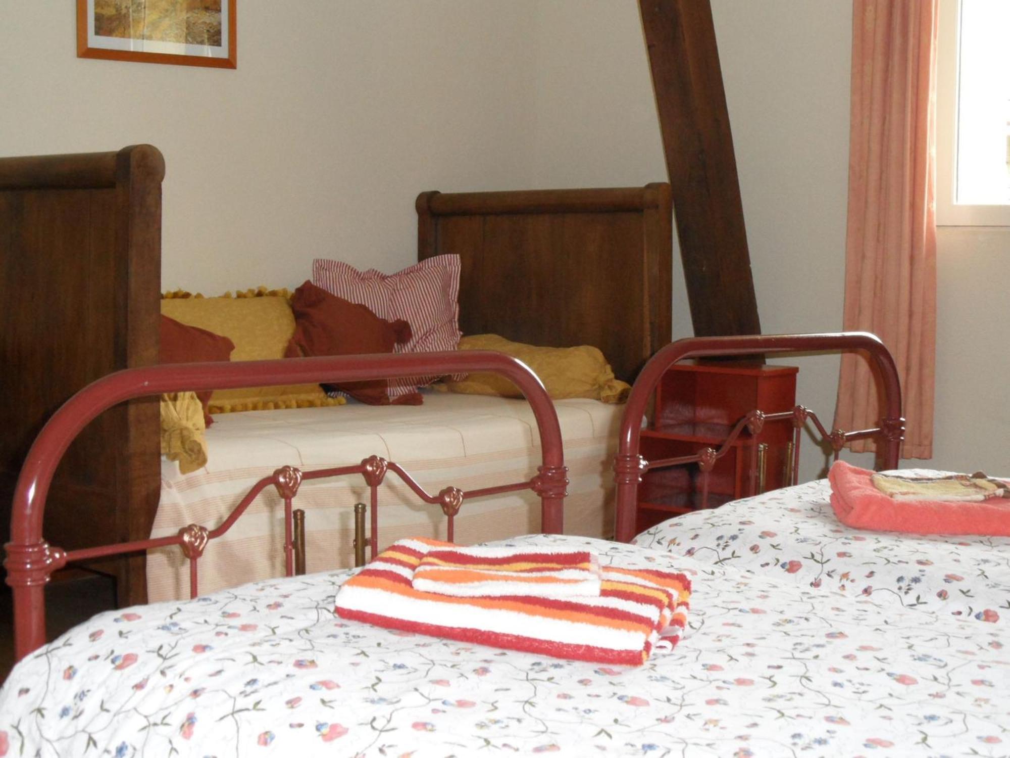 Standard Double Room - Photo 8