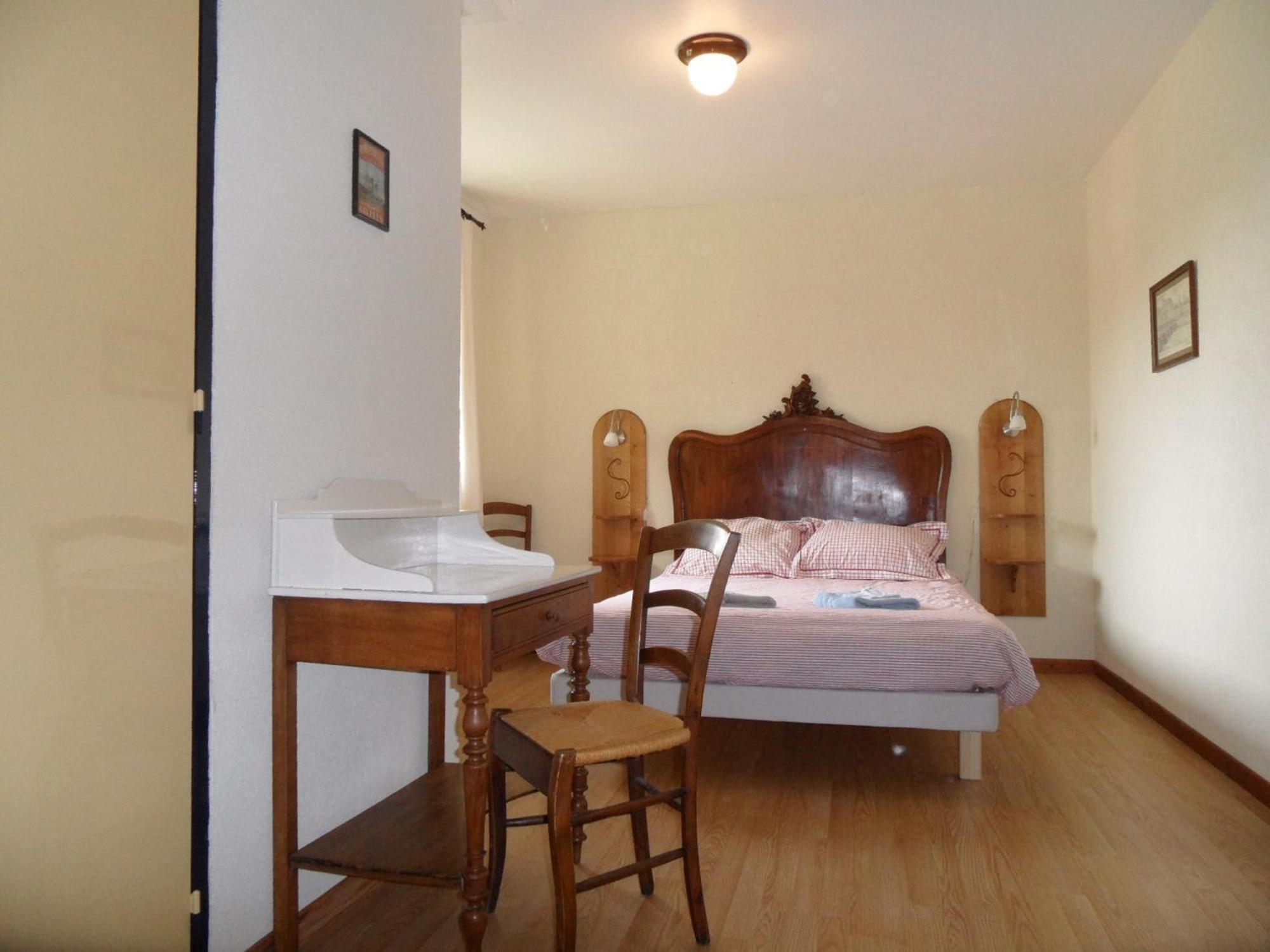 Standard Double Room - Photo 14