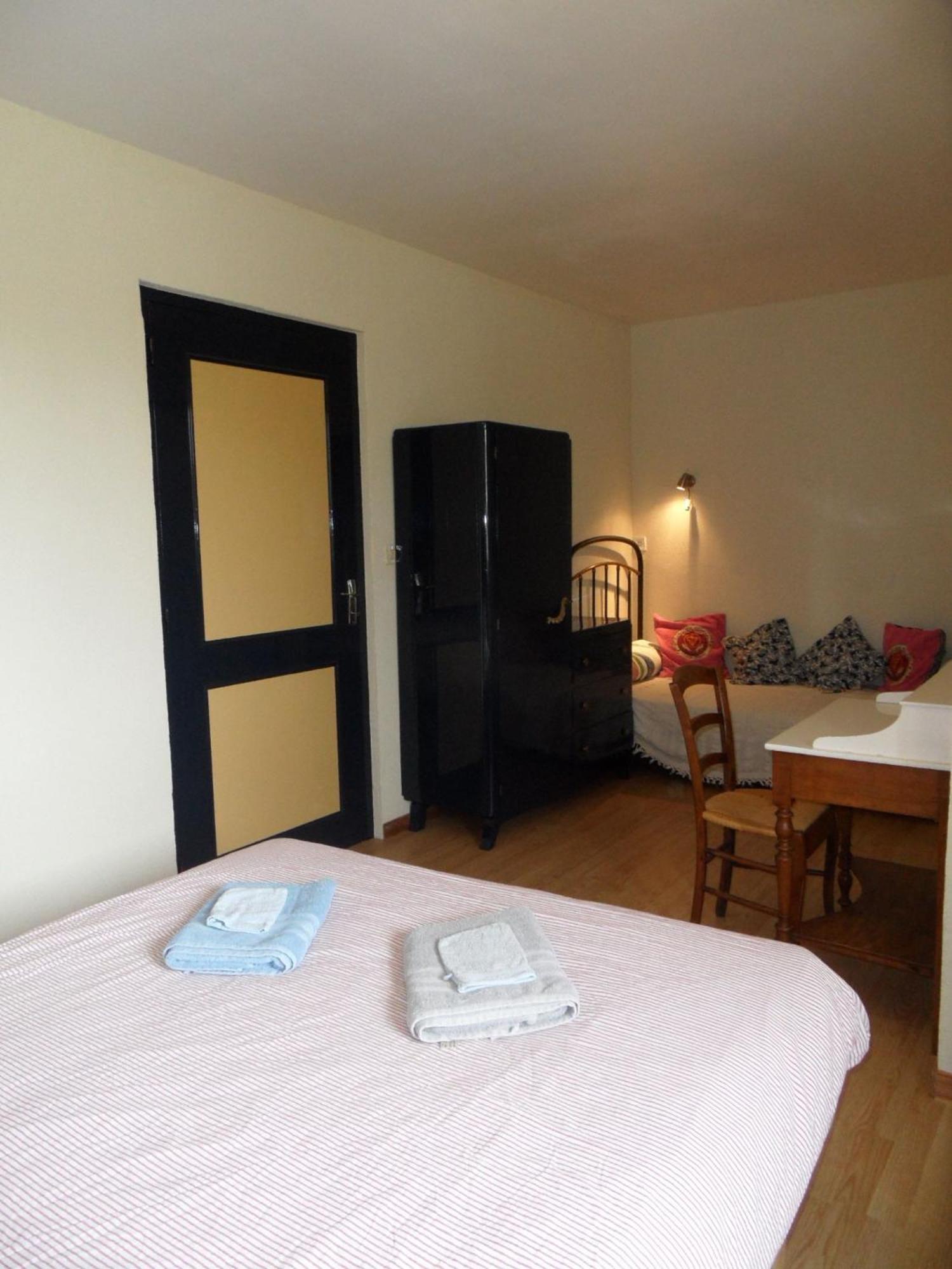 Standard Double Room - Photo 15