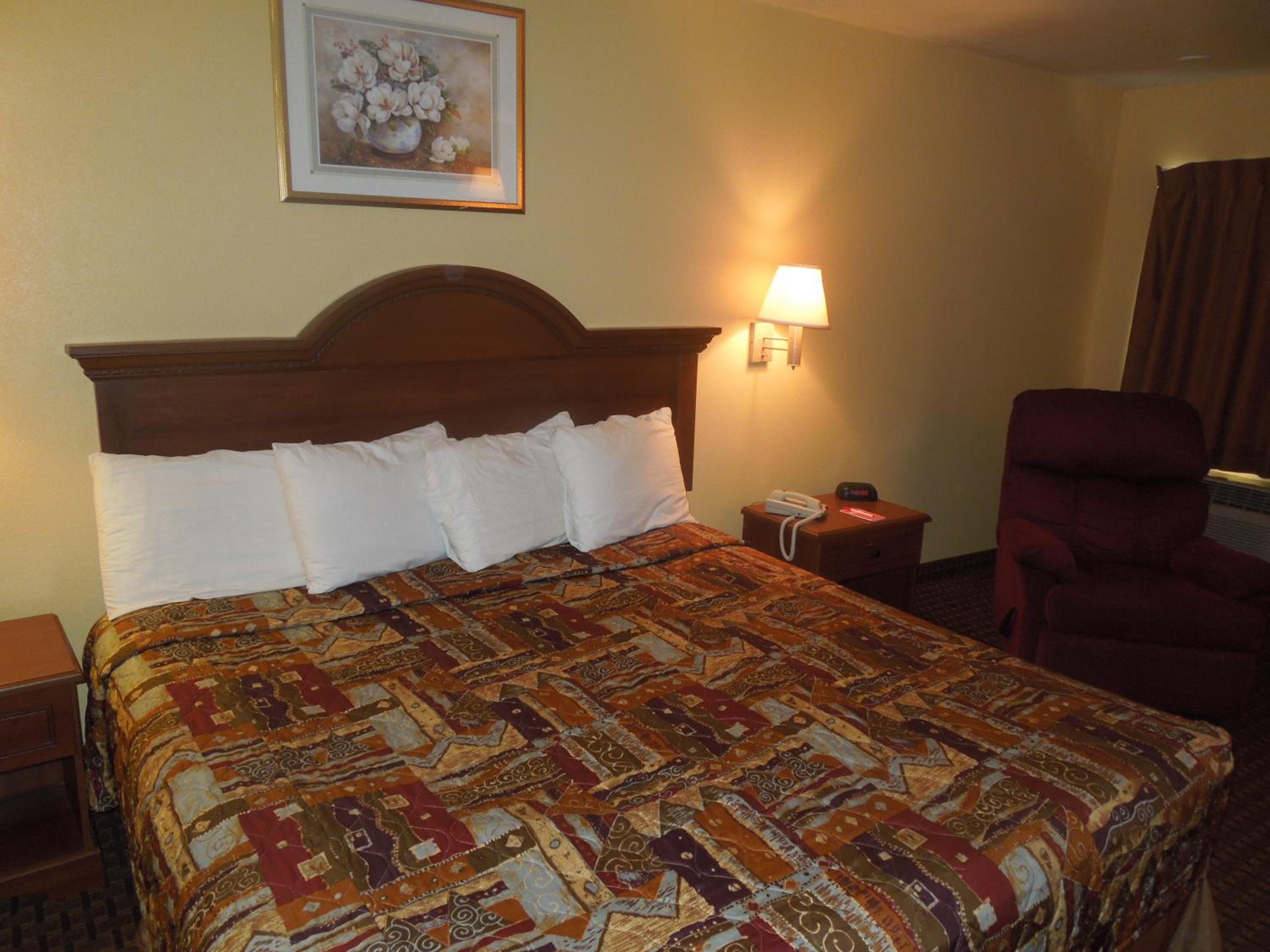 King Room - Non-Smoking - Photo 1