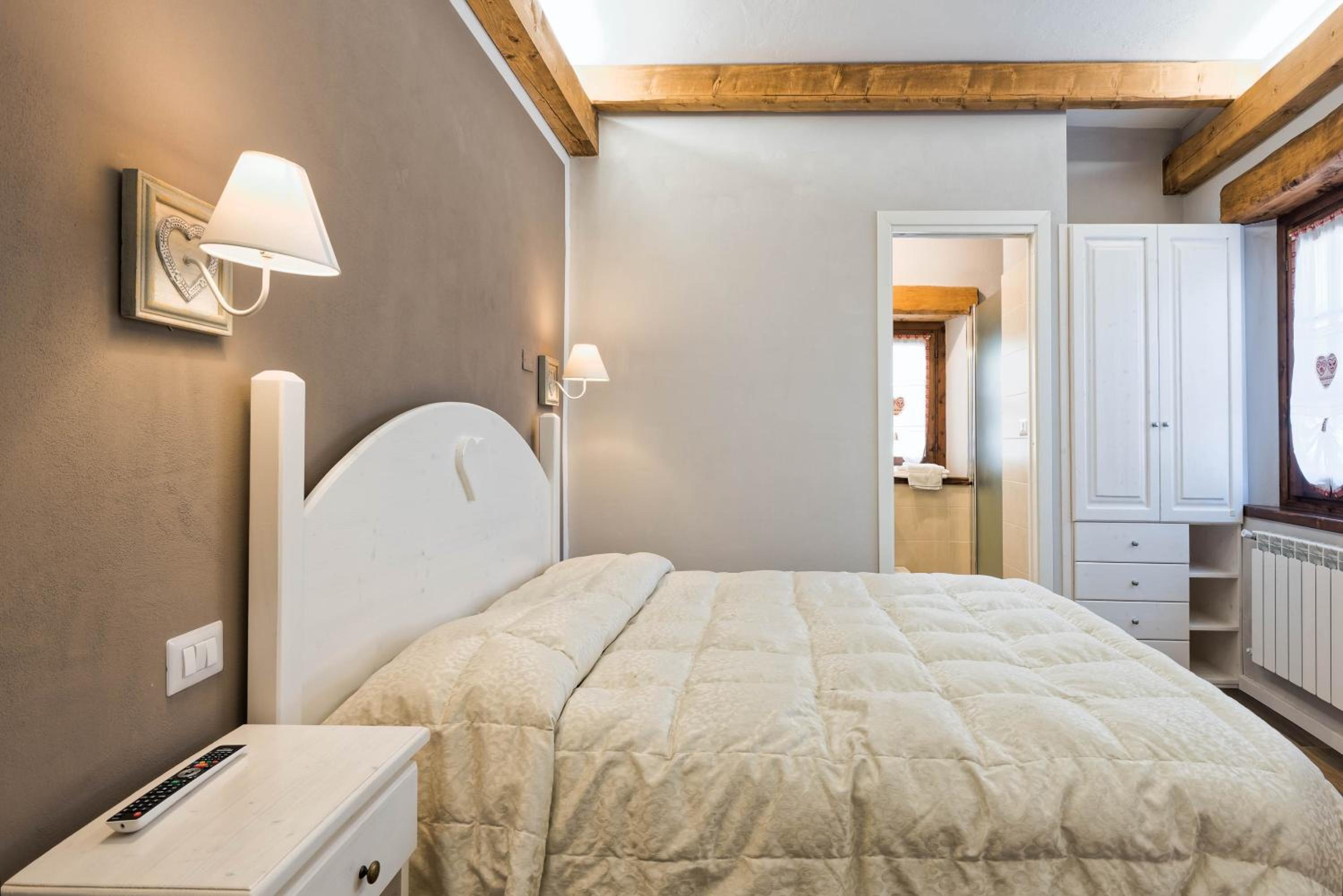 Standard Double Room - Photo 7