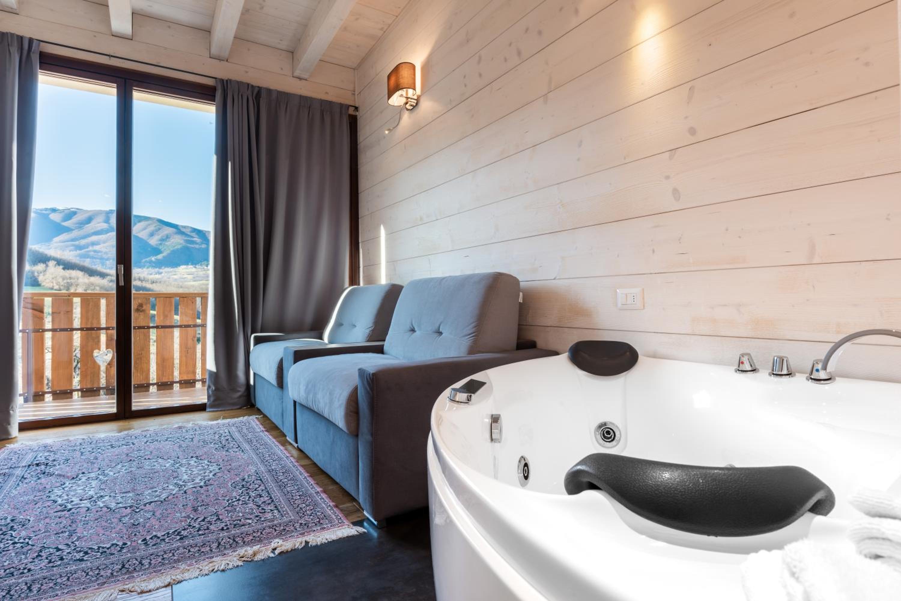 King Suite with Spa Bath - Photo 3