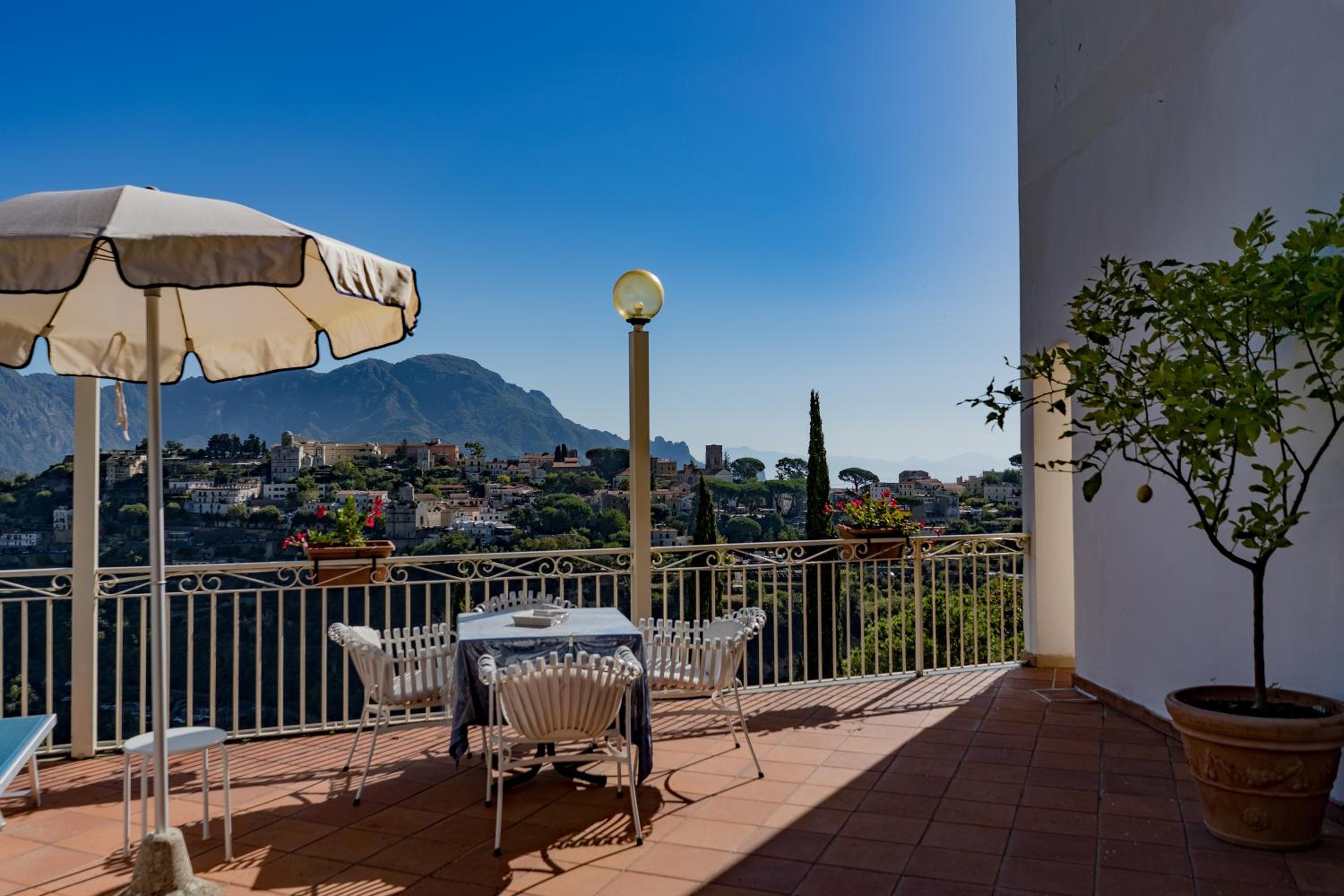 Double Room with Balcony - Photo 17