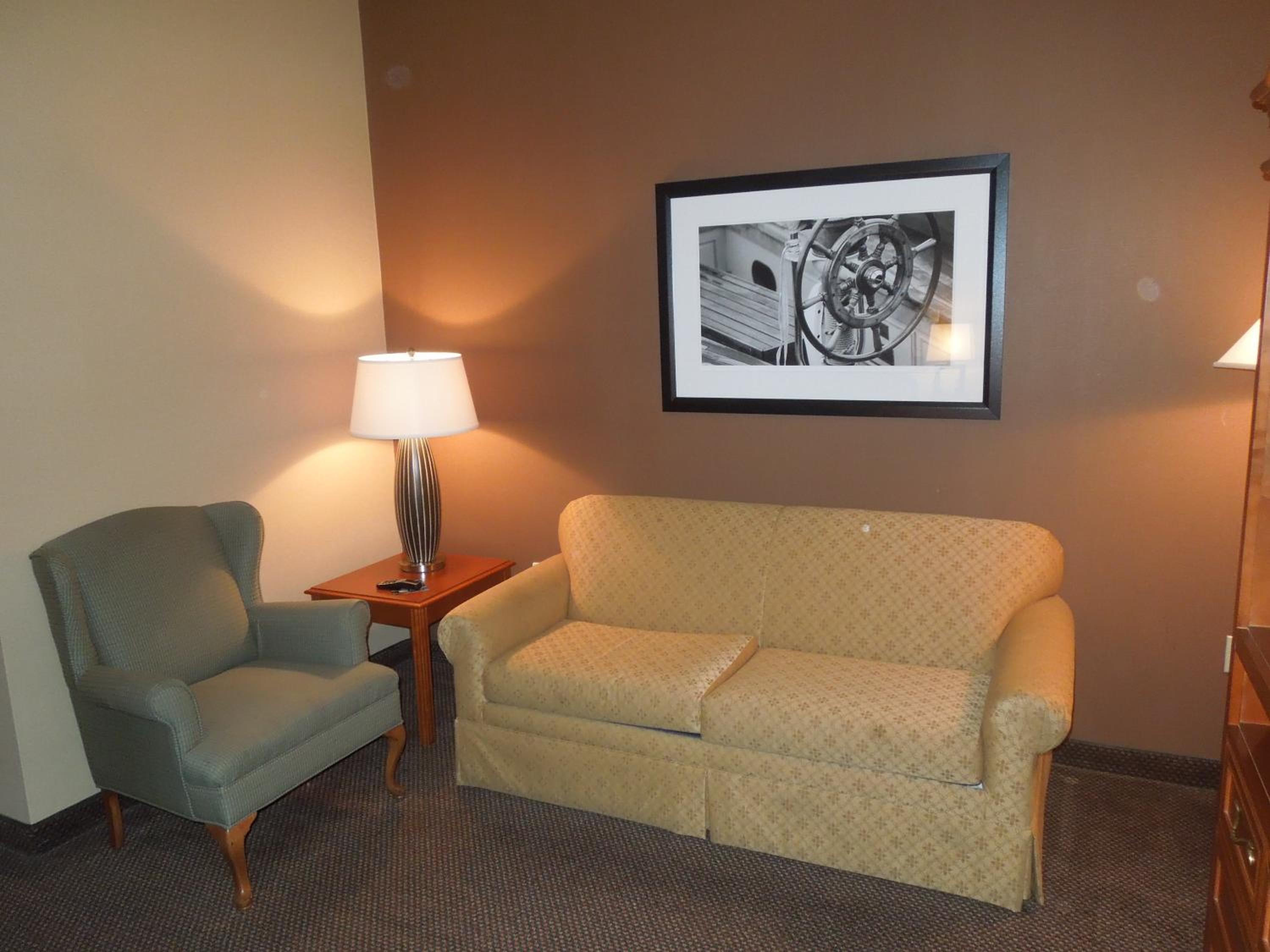 One-Bedroom King Suite - Non-Smoking - Photo 3
