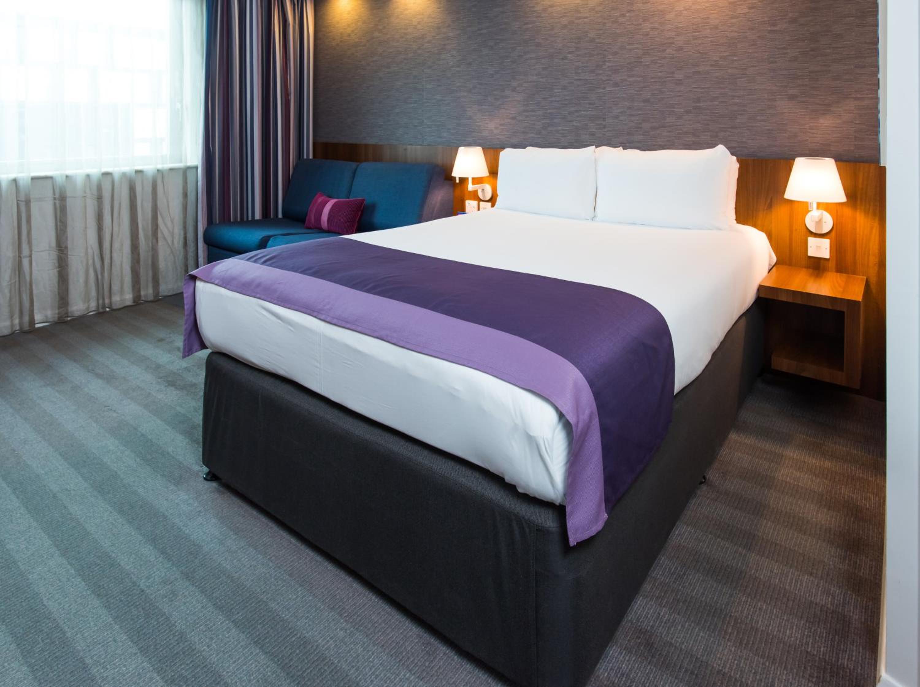Standard Double Room with Sofa Bed and Free Hot Breakfast - Photo 1