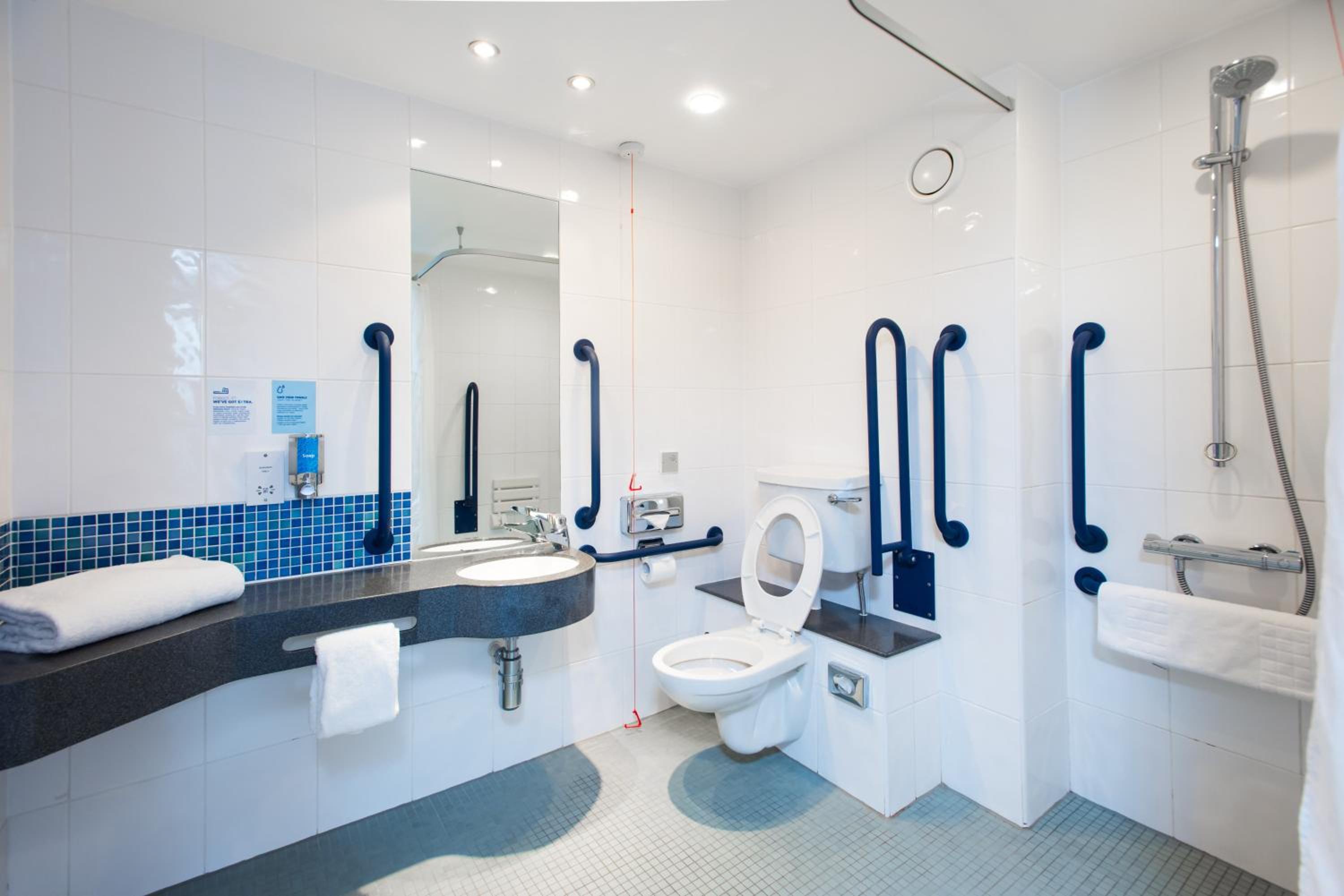 Double Room with Free Hot Breakfast - Accessible - Photo 4