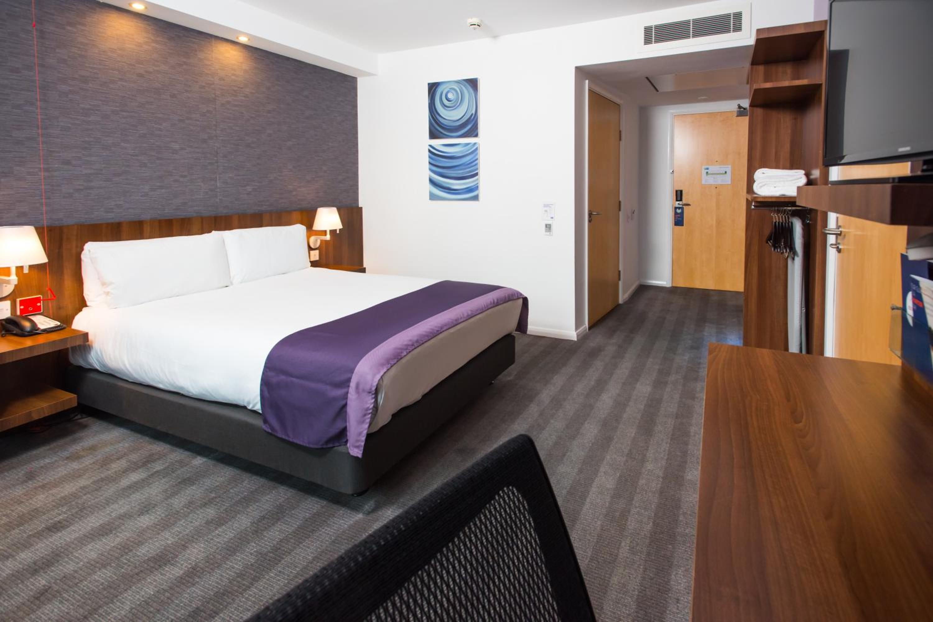 Double Room with Free Hot Breakfast - Accessible - Photo 2