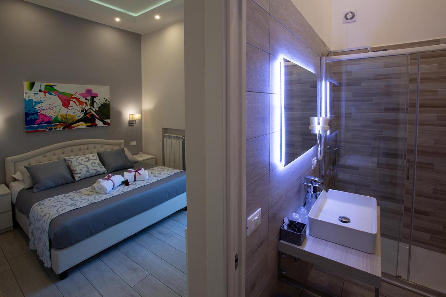 Double Room with Balcony - Photo 1