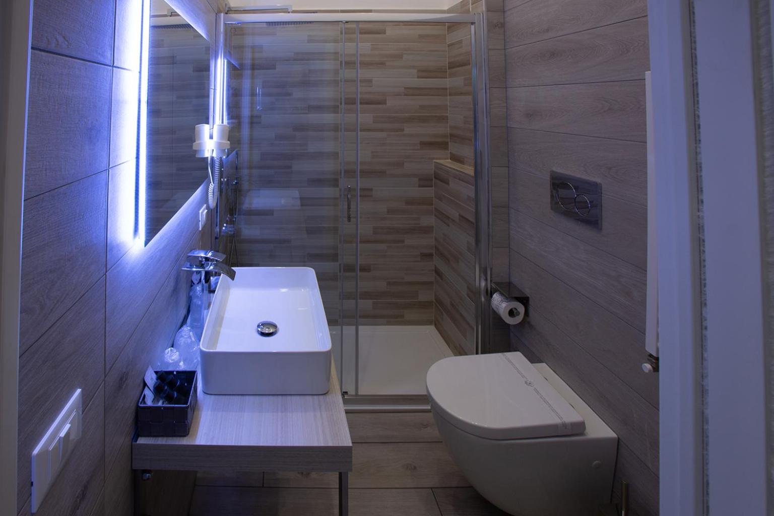 Luxury Quadruple Room - Photo 20