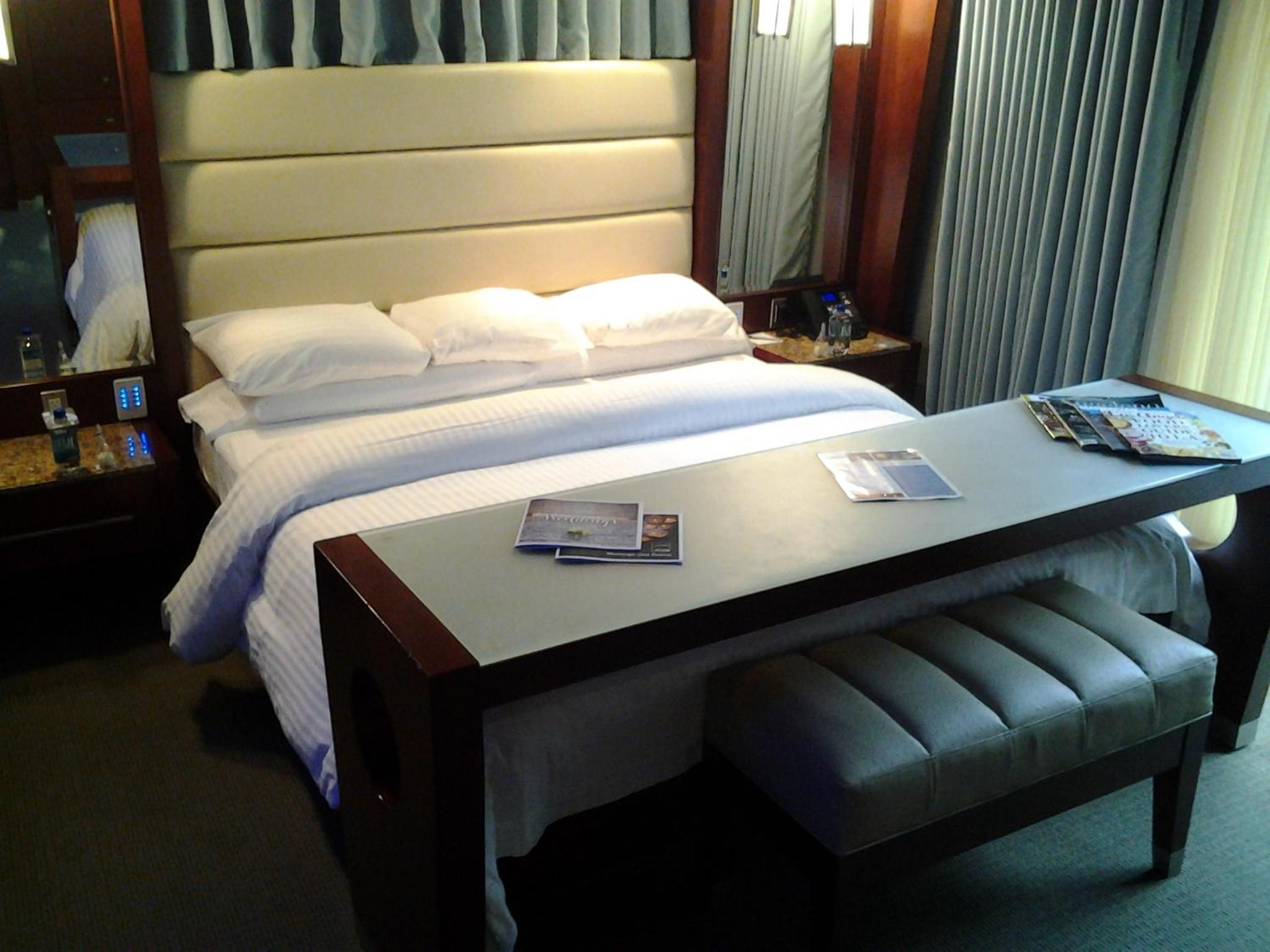 Deluxe King Spa Room photo 3
