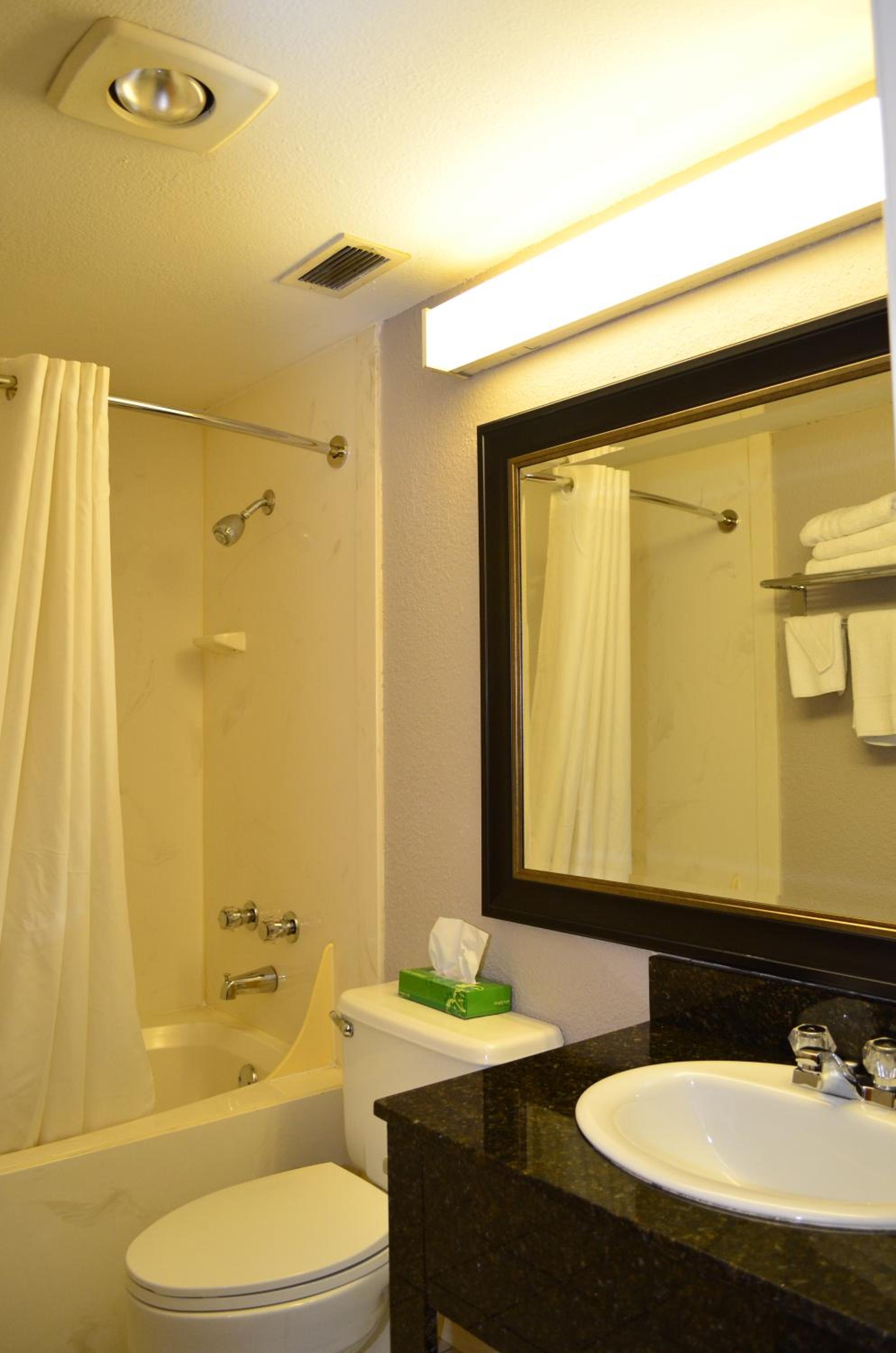 Deluxe Double Room with Two Double Beds - Non-Smoking - Photo 6