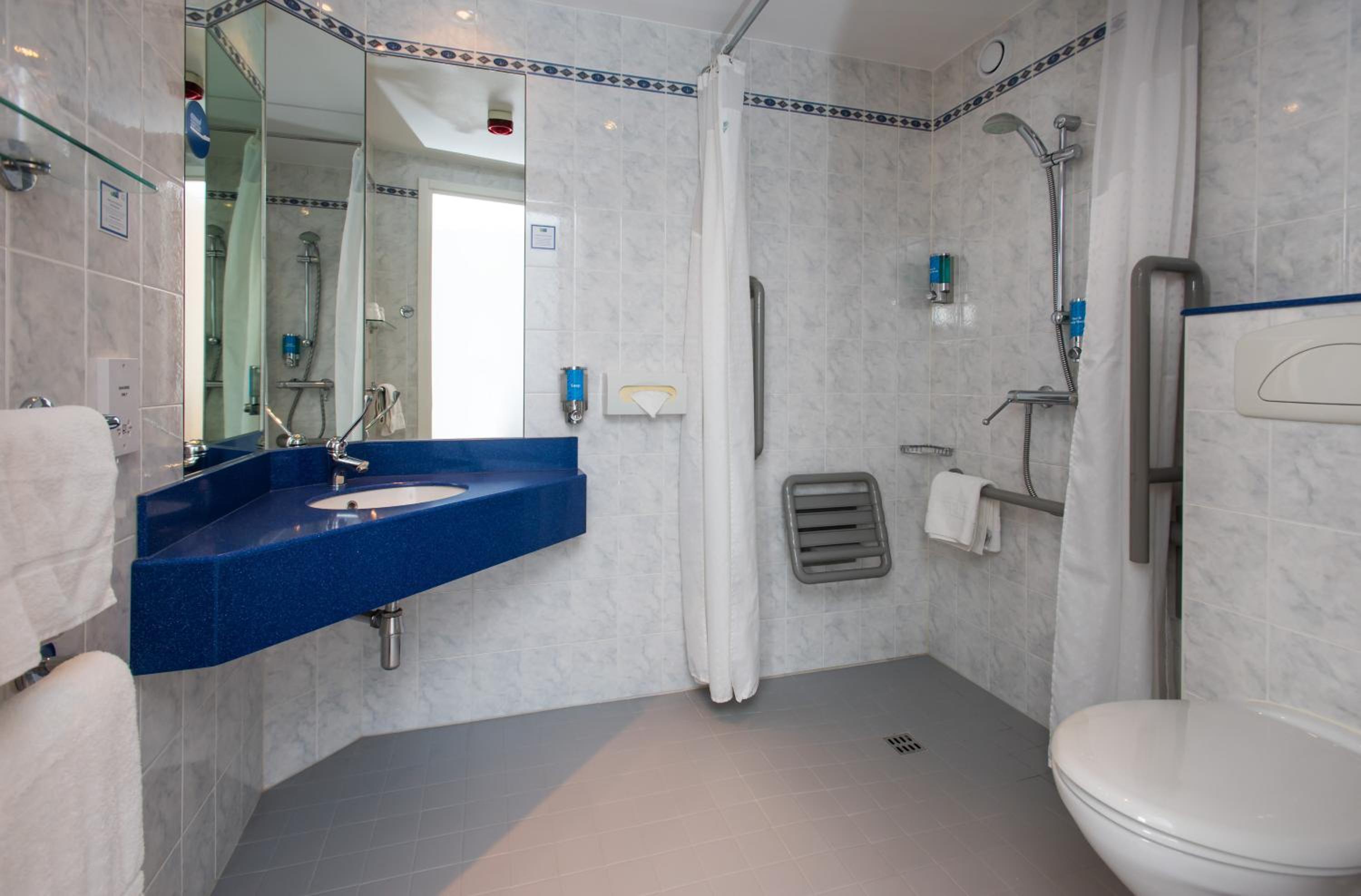 Double Room with Free Hot Breakfast - Accessible - Photo 5
