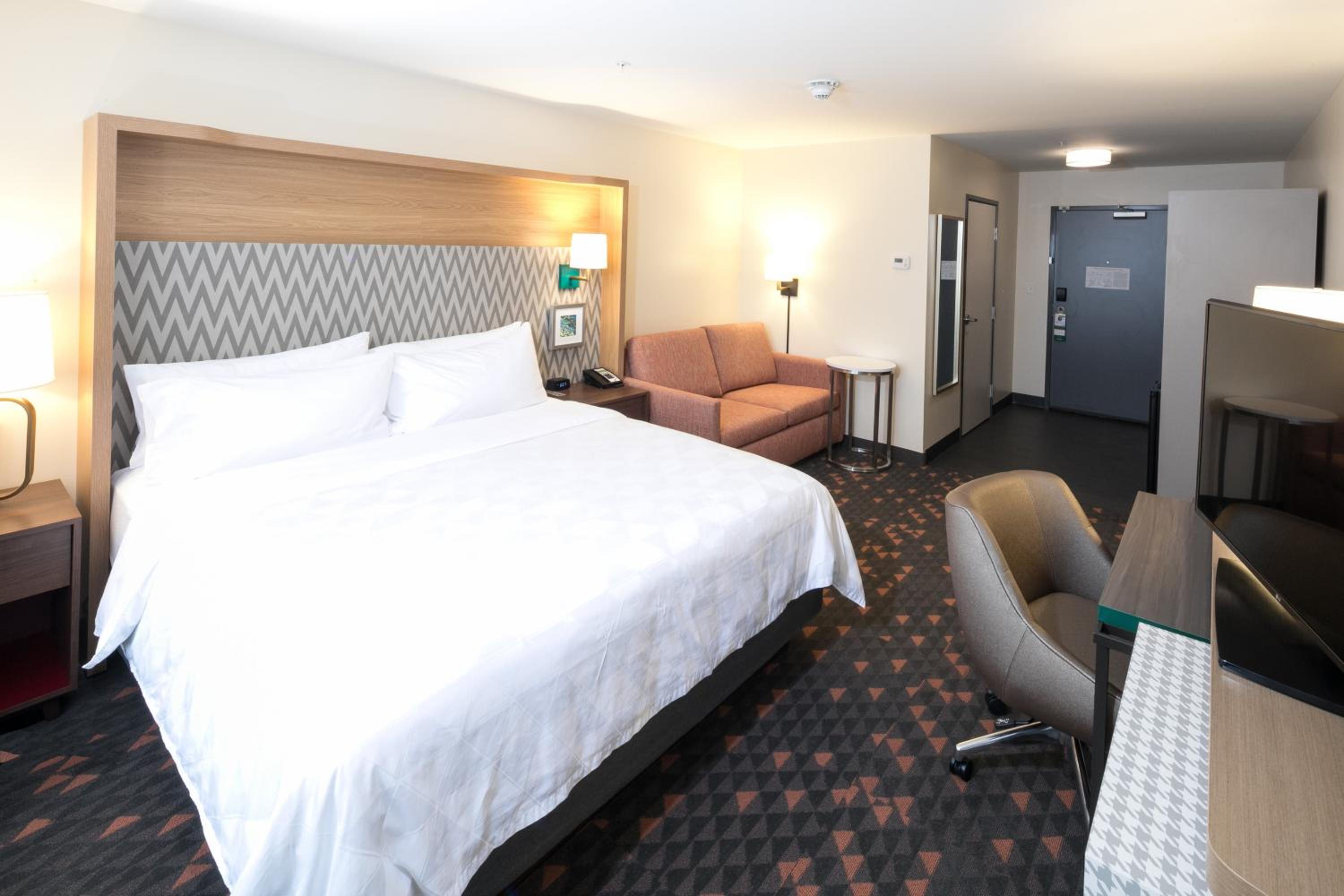 King Room with Sofa Bed - Non-Smoking - Photo 2