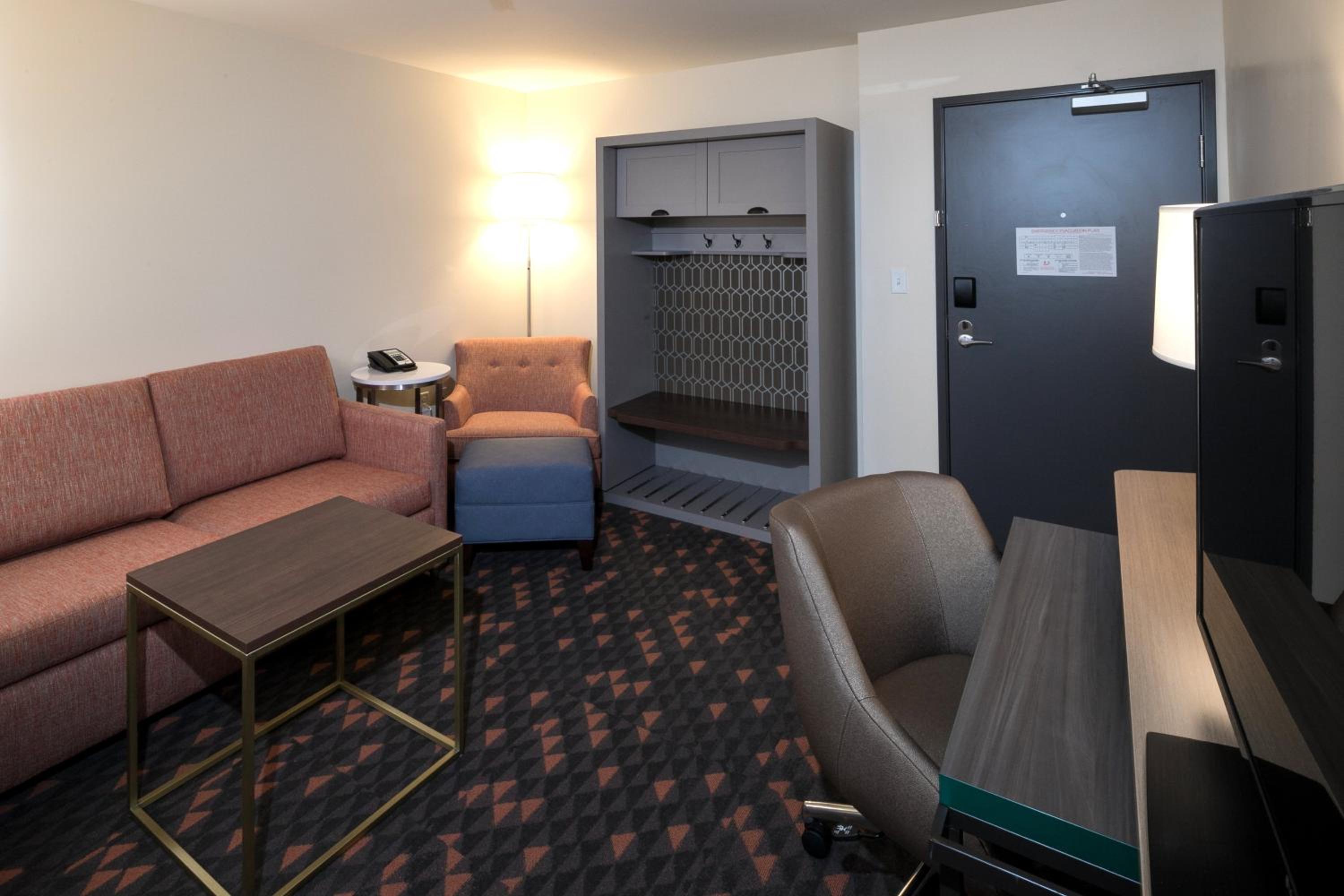 King Room with Sofa Bed - Non-Smoking - Photo 3