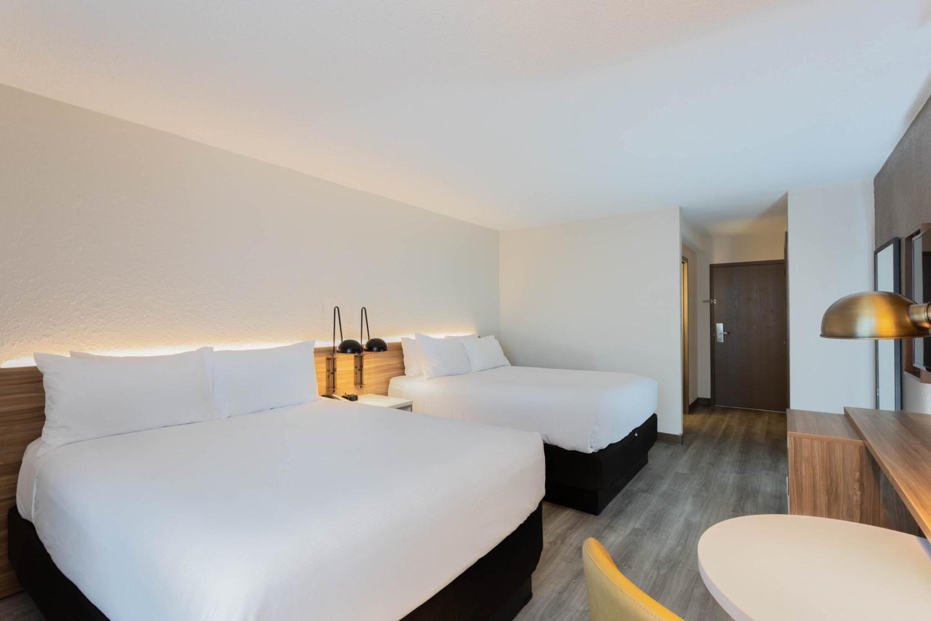 Queen Room with Two Queen Beds - Non-Smoking - Photo 1