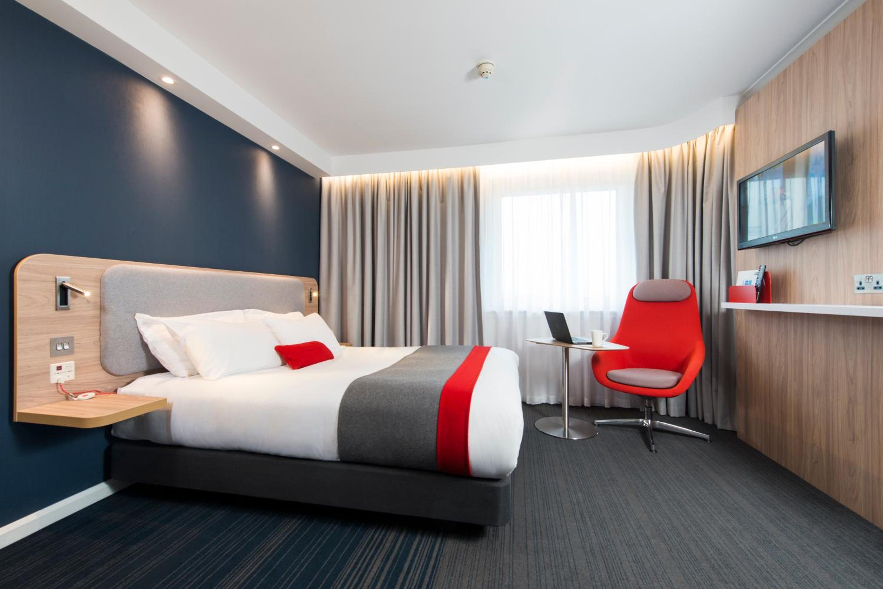 Double Room with Free Hot Breakfast - Accessible photo 1
