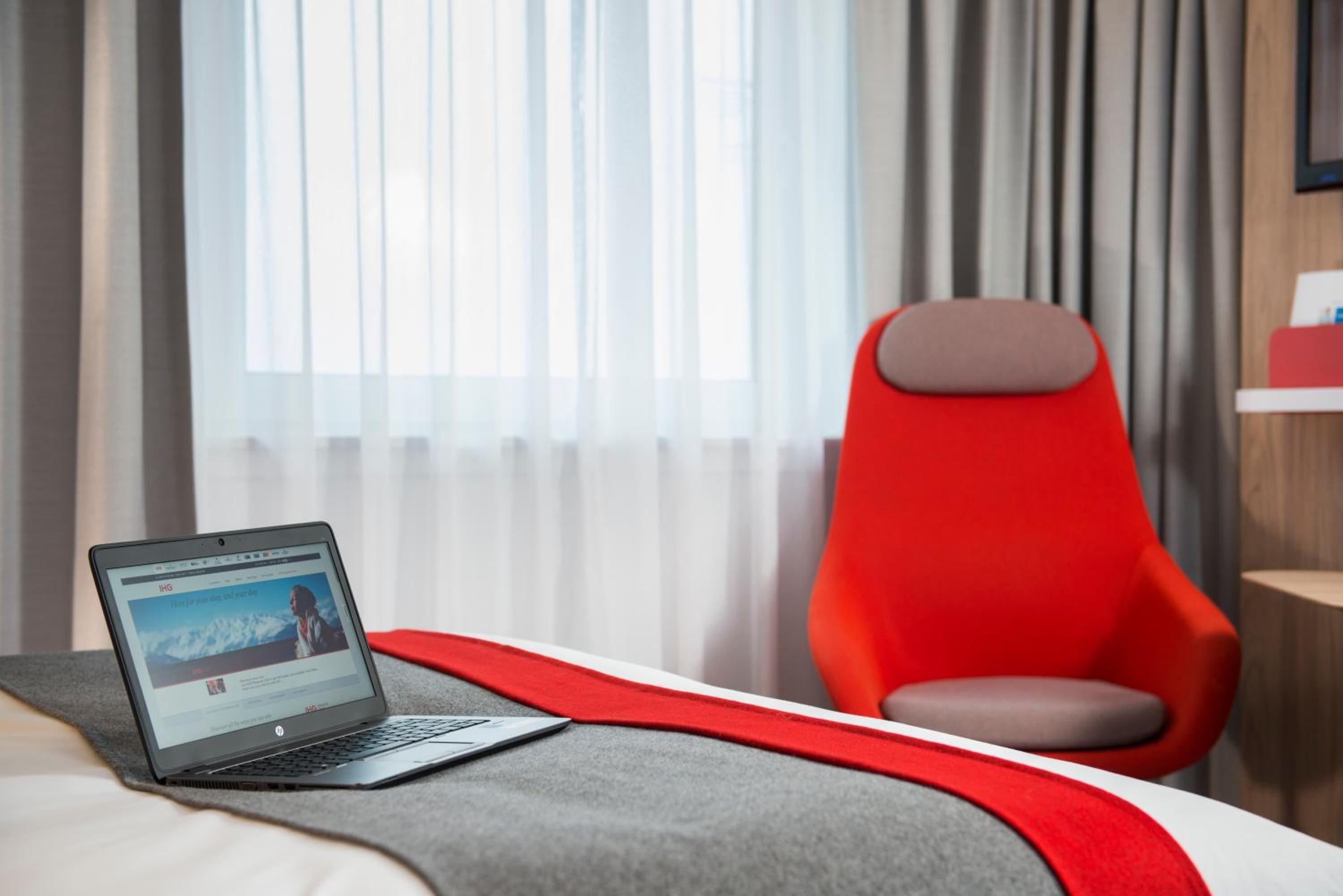 Double Room with Free Hot Breakfast - Accessible photo 2