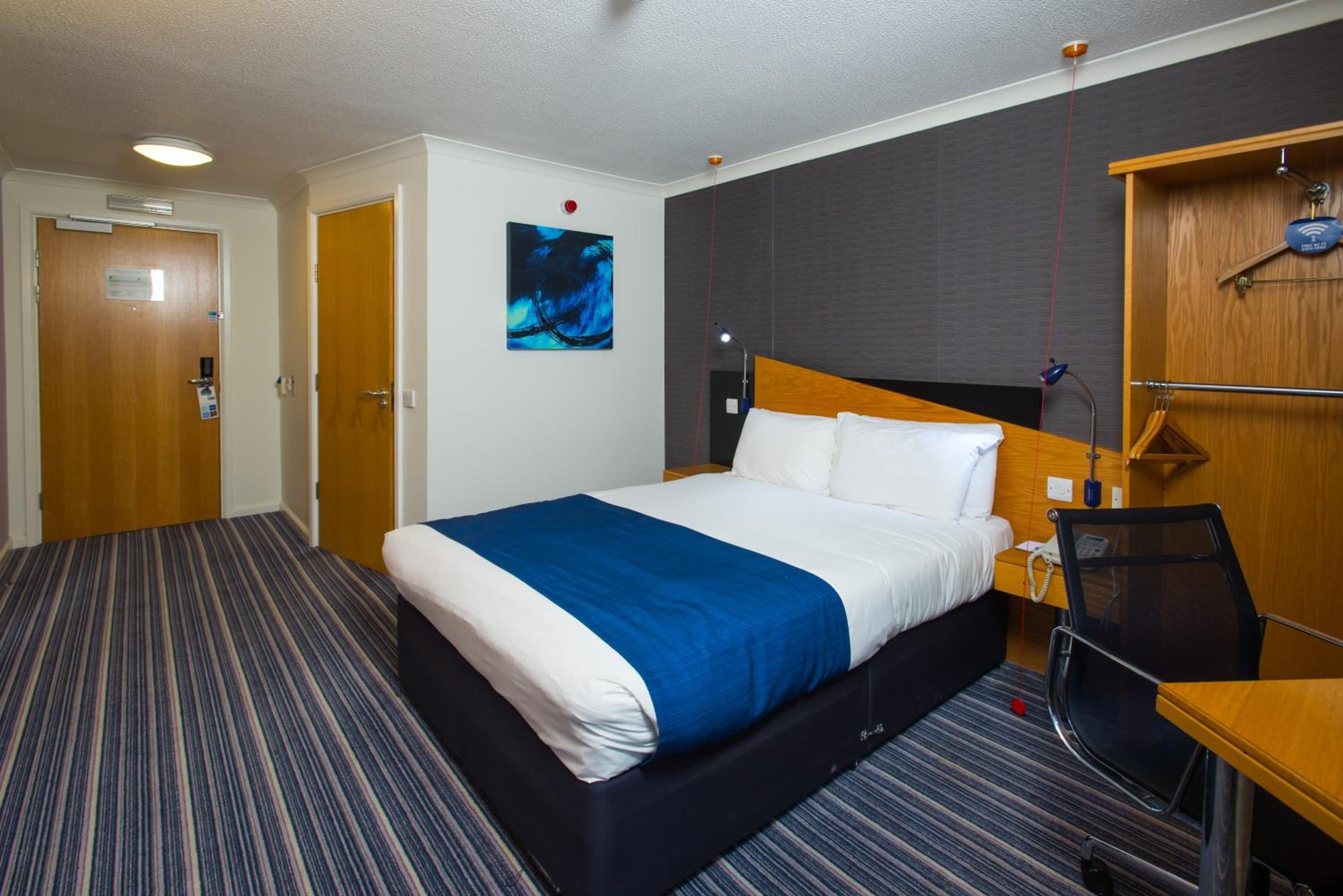 Double Room with Free Hot Breakfast - Accessible - Photo 2